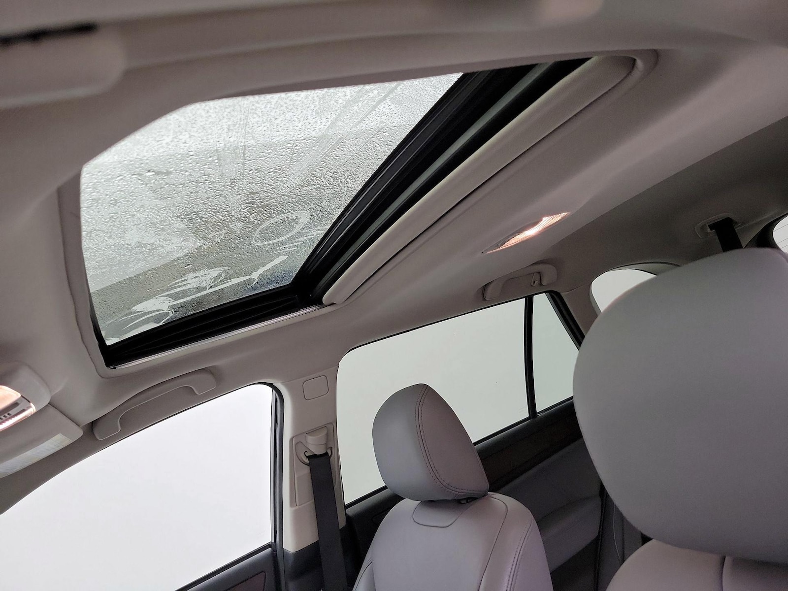 Sunroof(s) & Overhead Airbags
