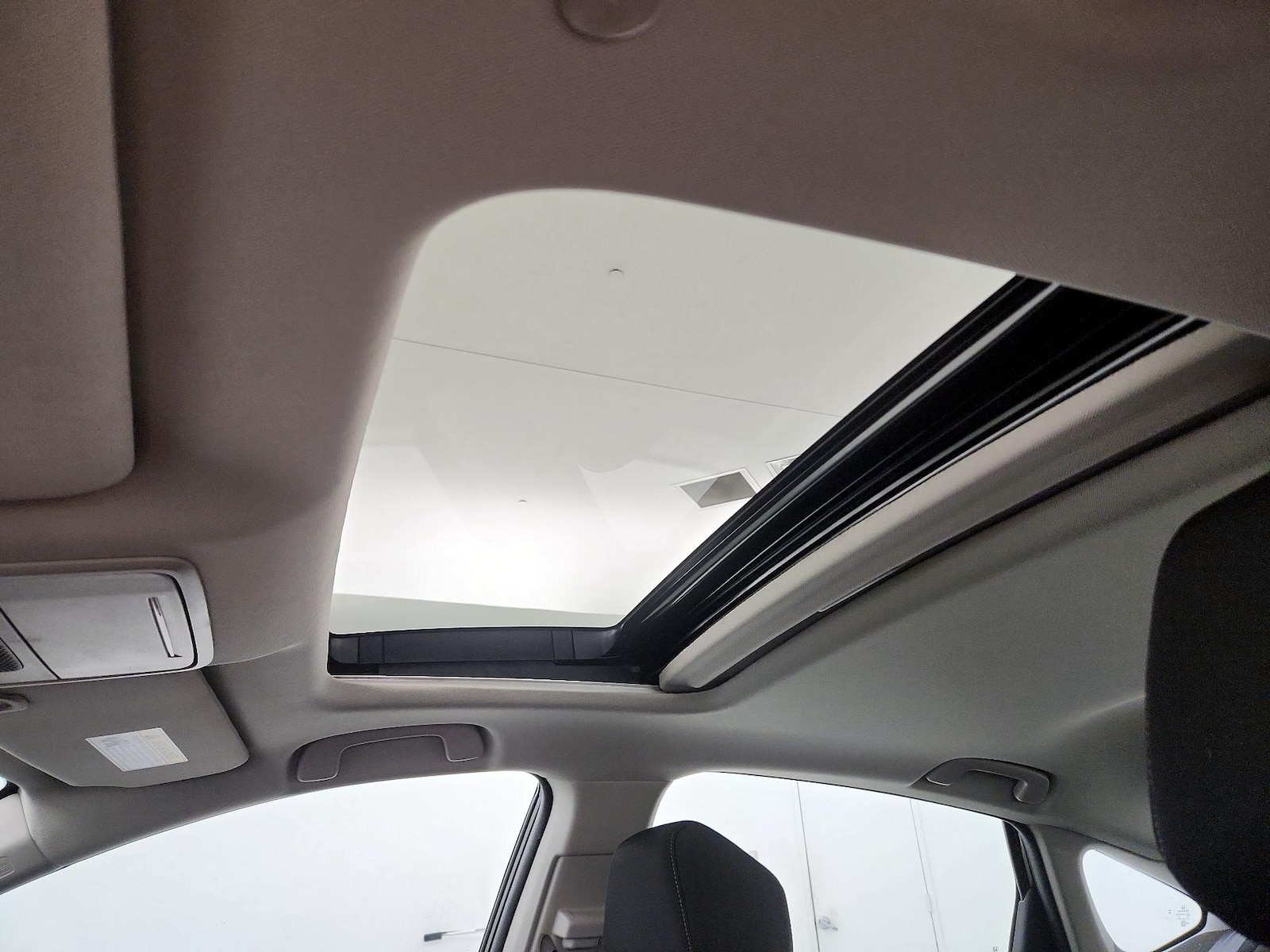 Sunroof(s) & Overhead Airbags