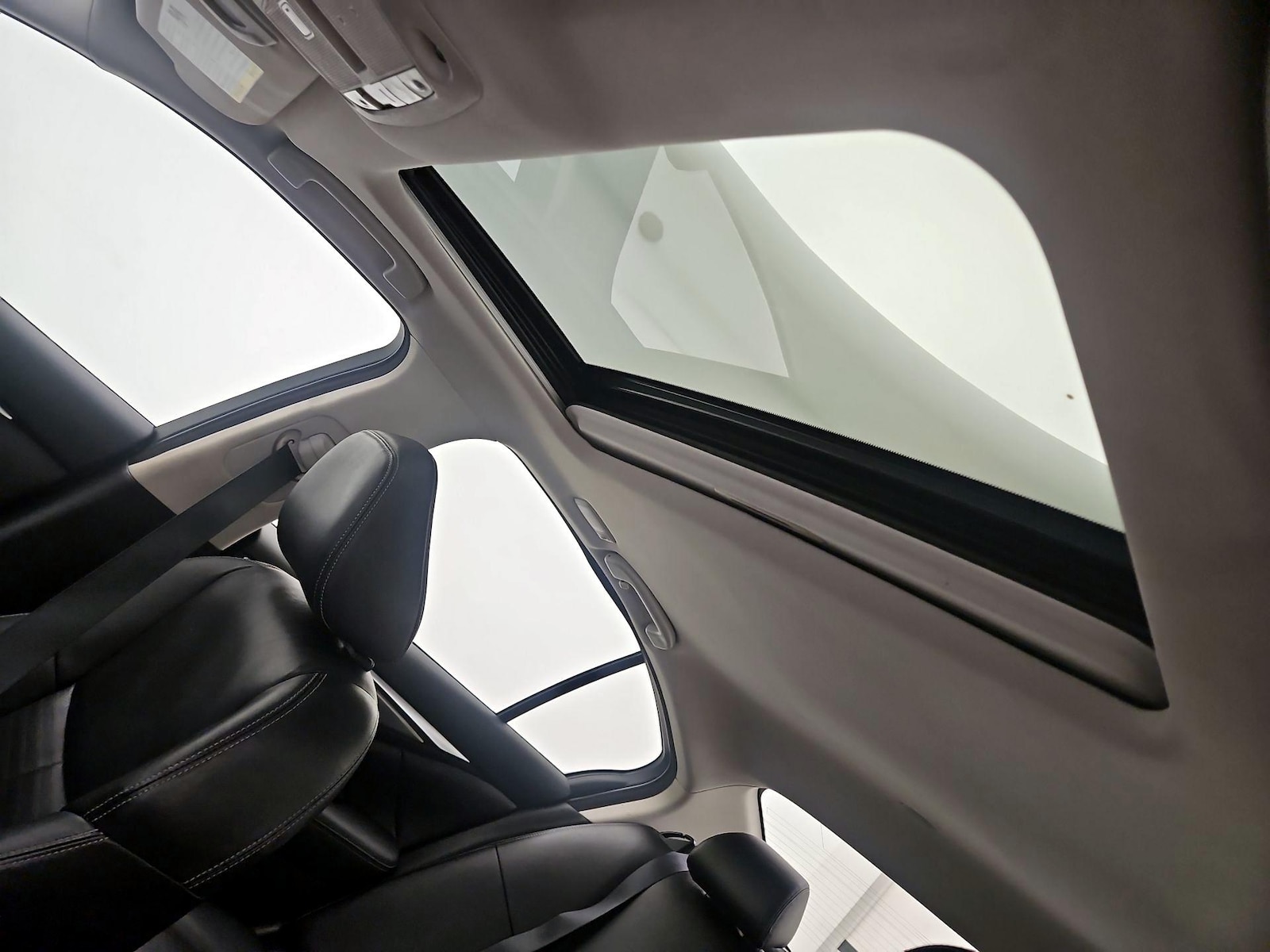 Sunroof(s) & Overhead Airbags