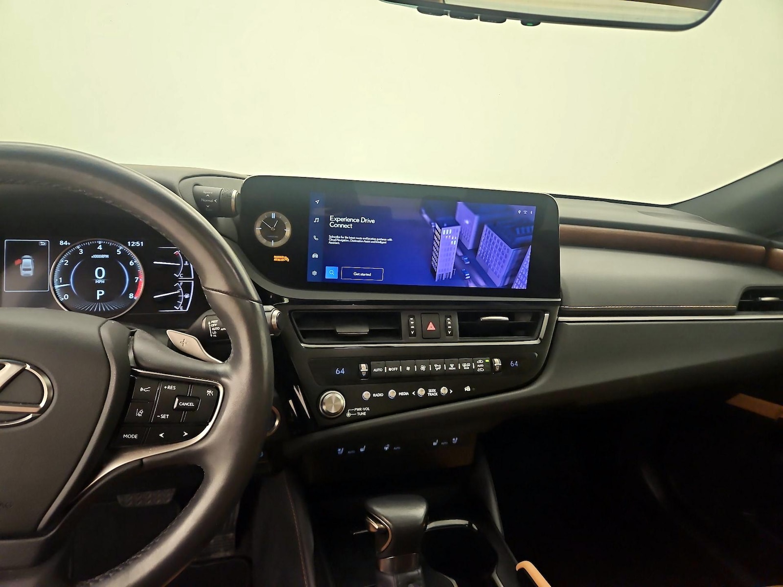 2025 Lexus ES 350 - Photo 10