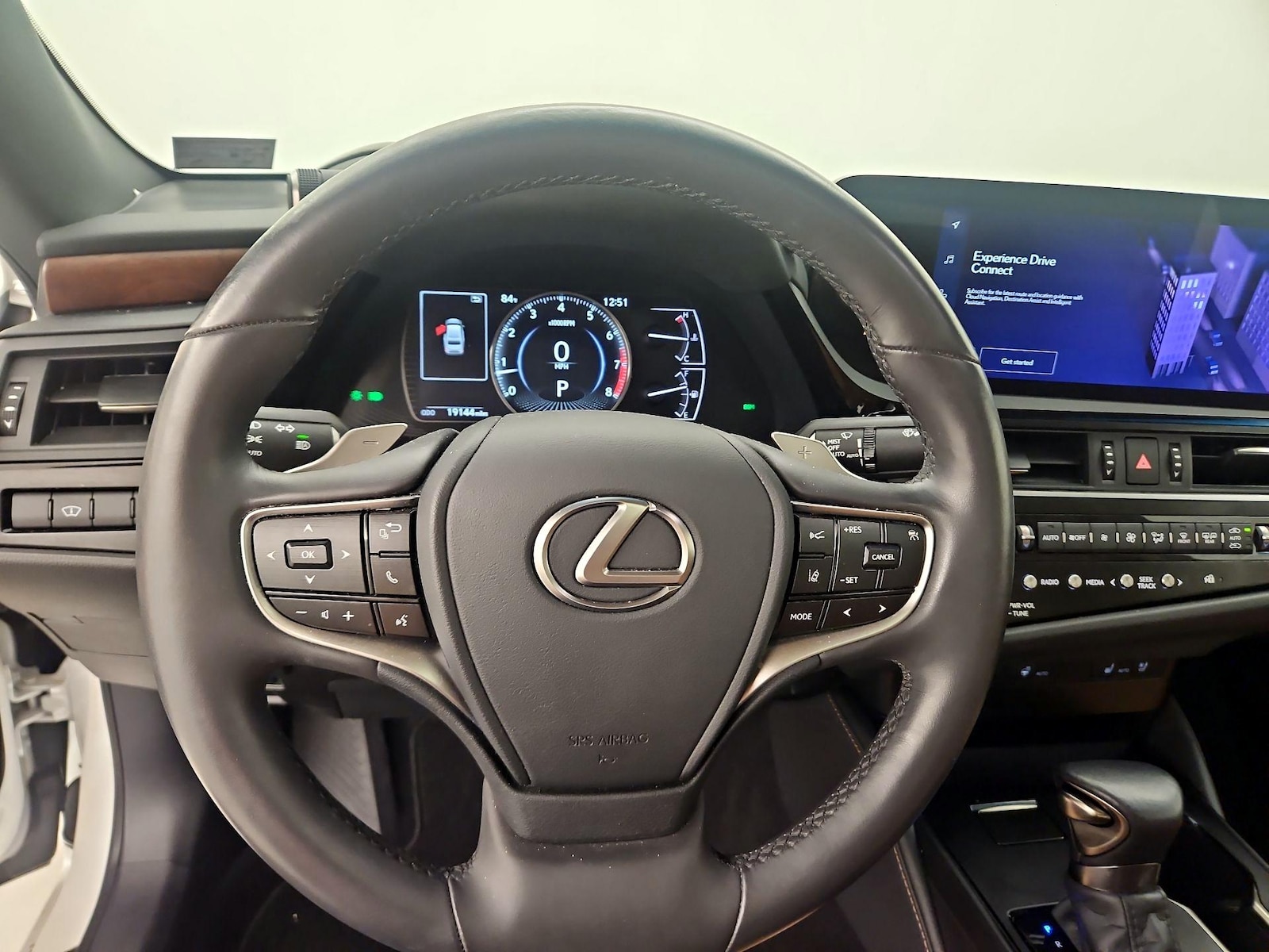 2025 Lexus ES 350 - Photo 11