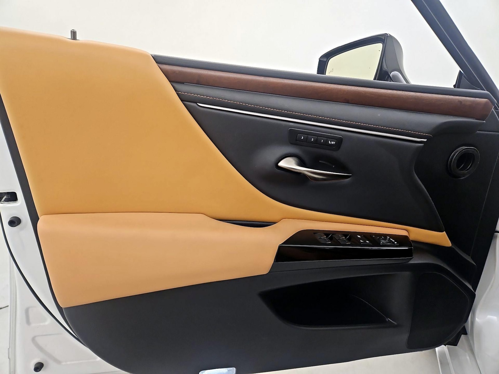 2025 Lexus ES 350 - Photo 13