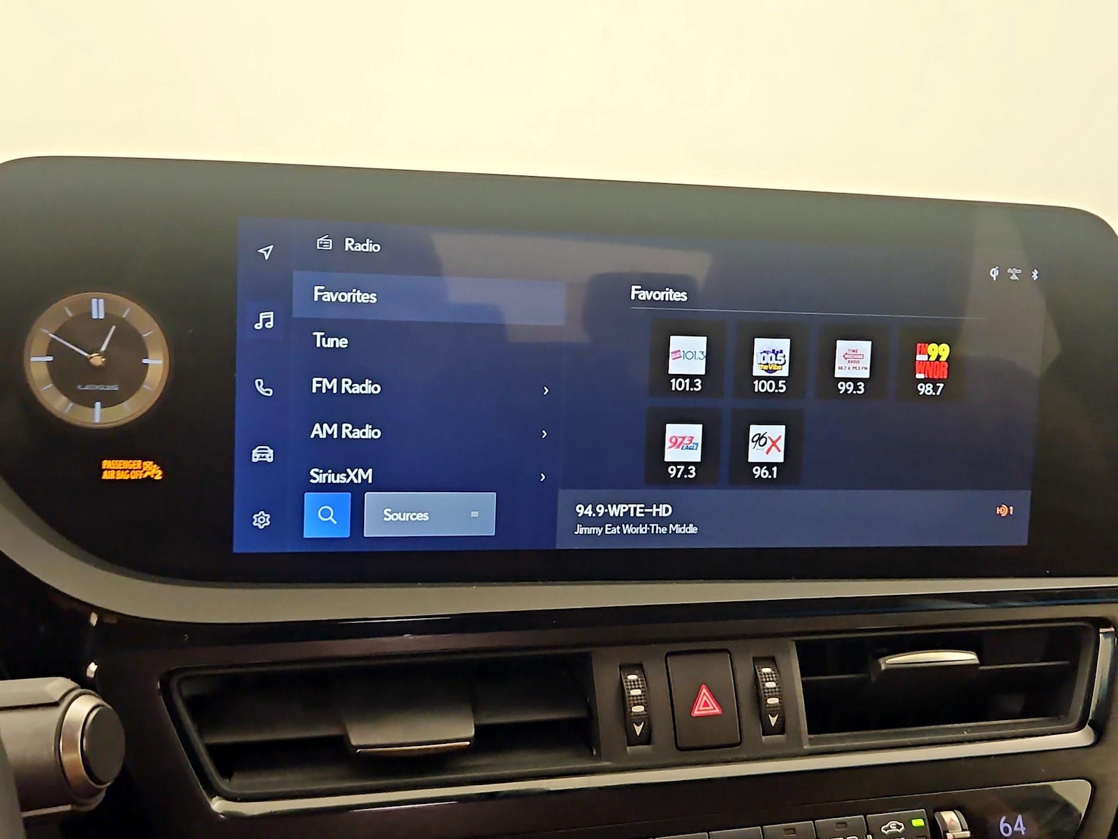 2025 Lexus ES 350 - Photo 16