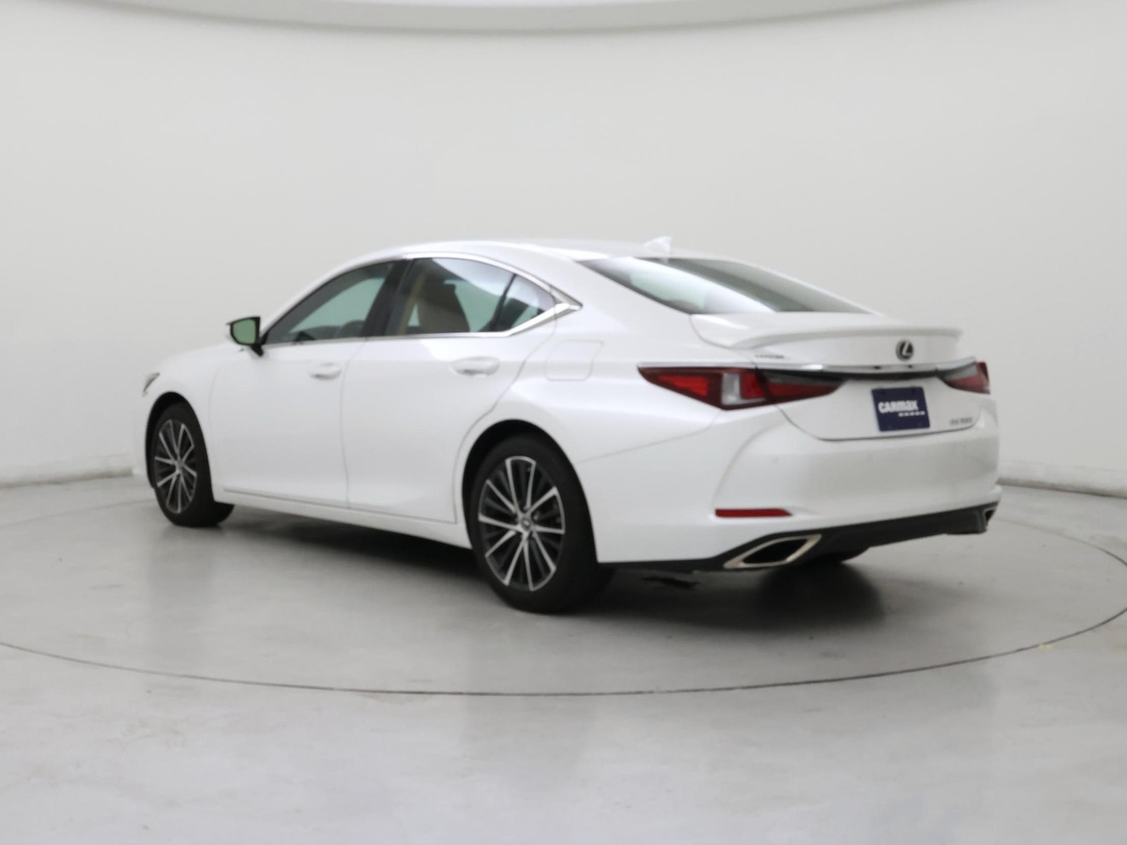 2025 Lexus ES 350 - Photo 3