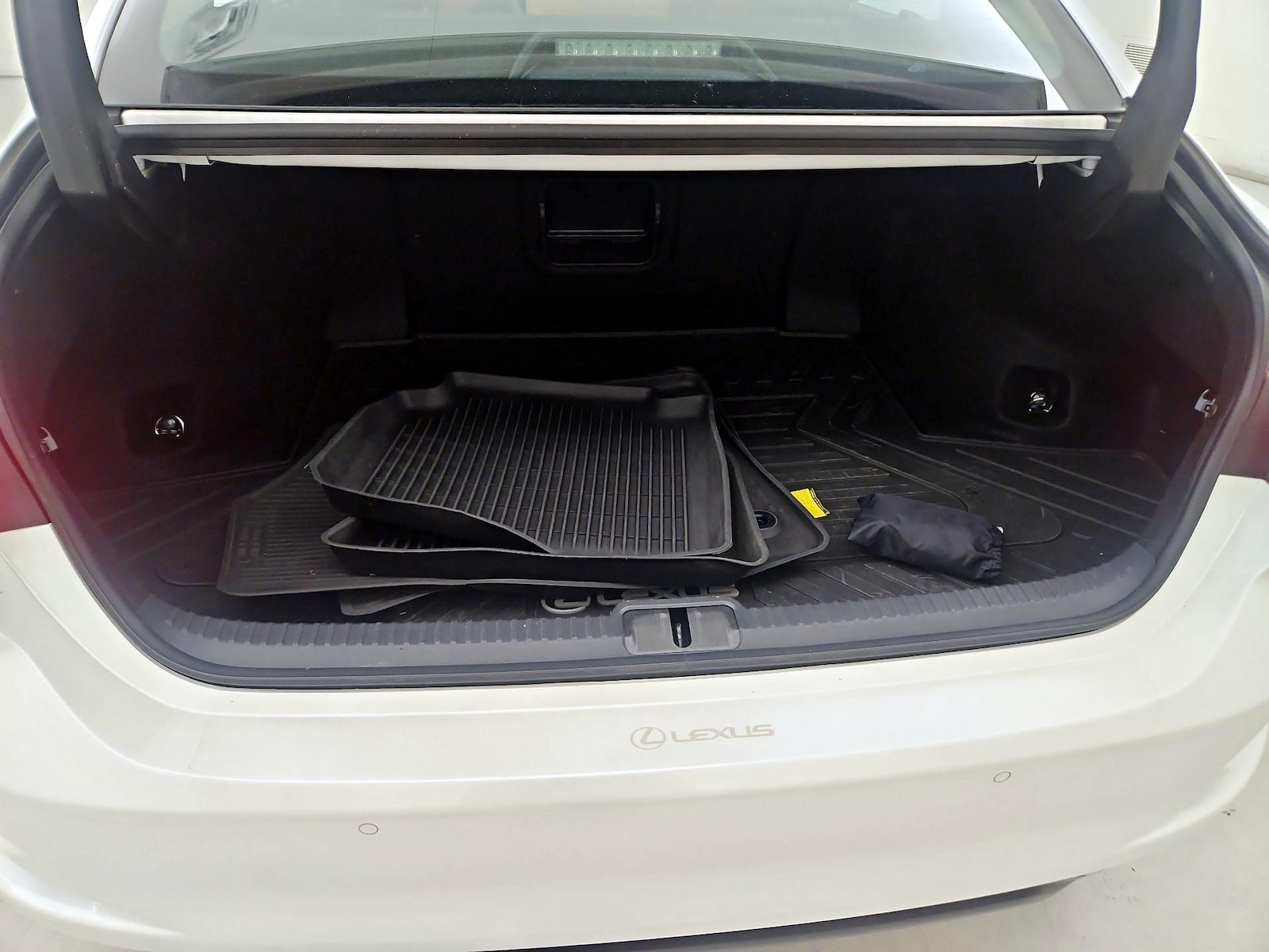 2025 Lexus ES 350 - Photo 22