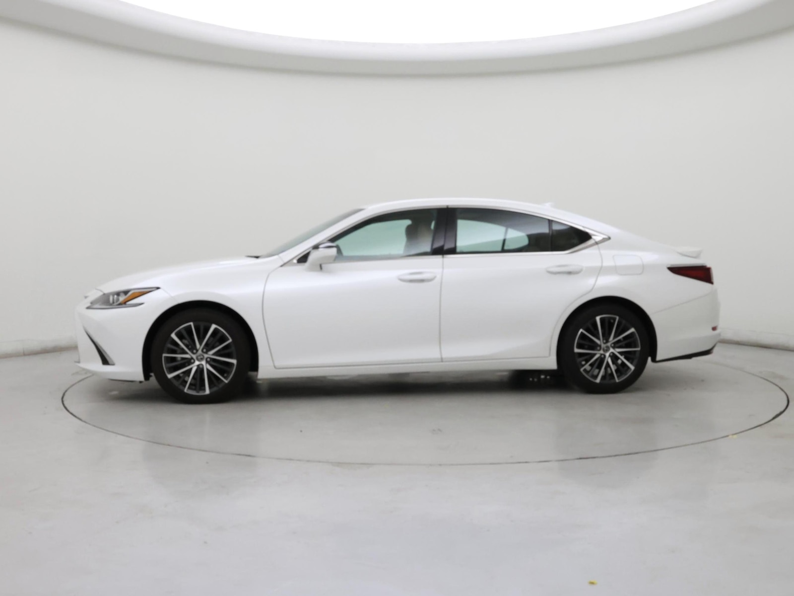 2025 Lexus ES 350 - Photo 4