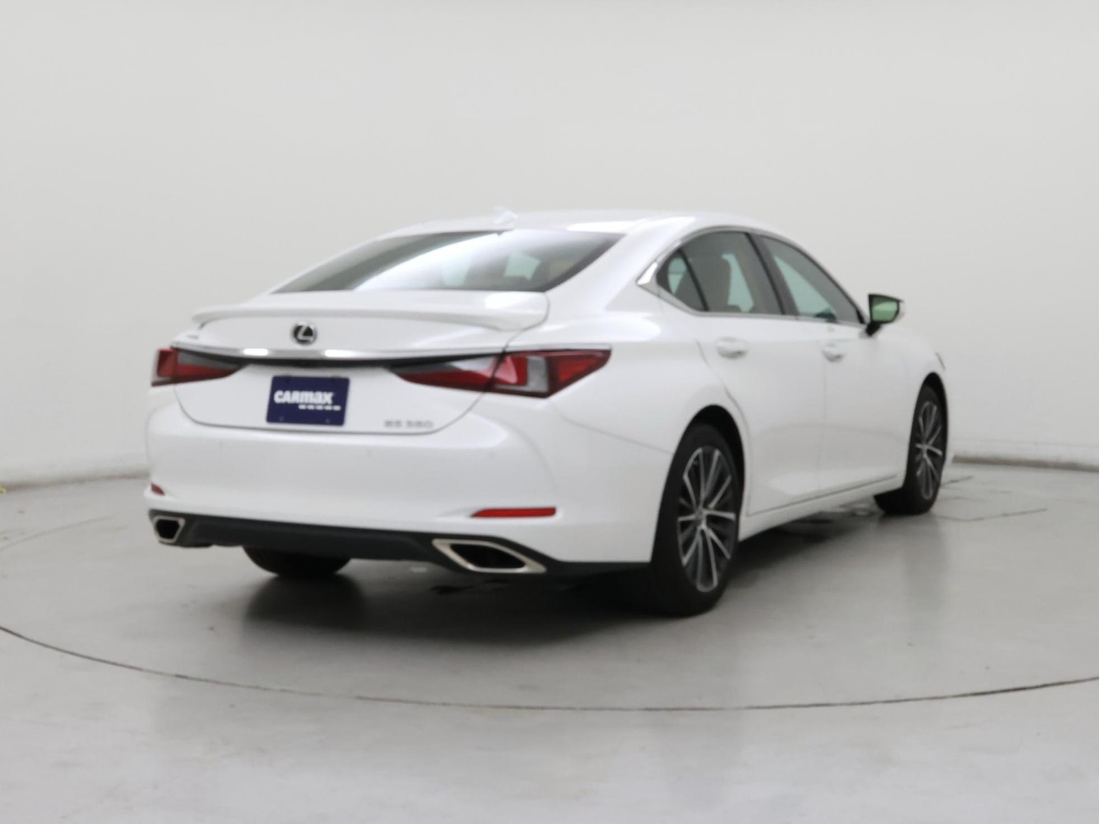 2025 Lexus ES 350 - Photo 9