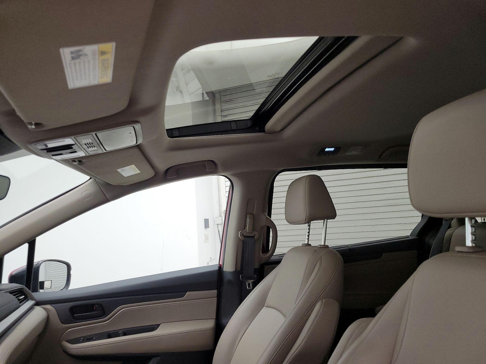 Sunroof(s) & Overhead Airbags
