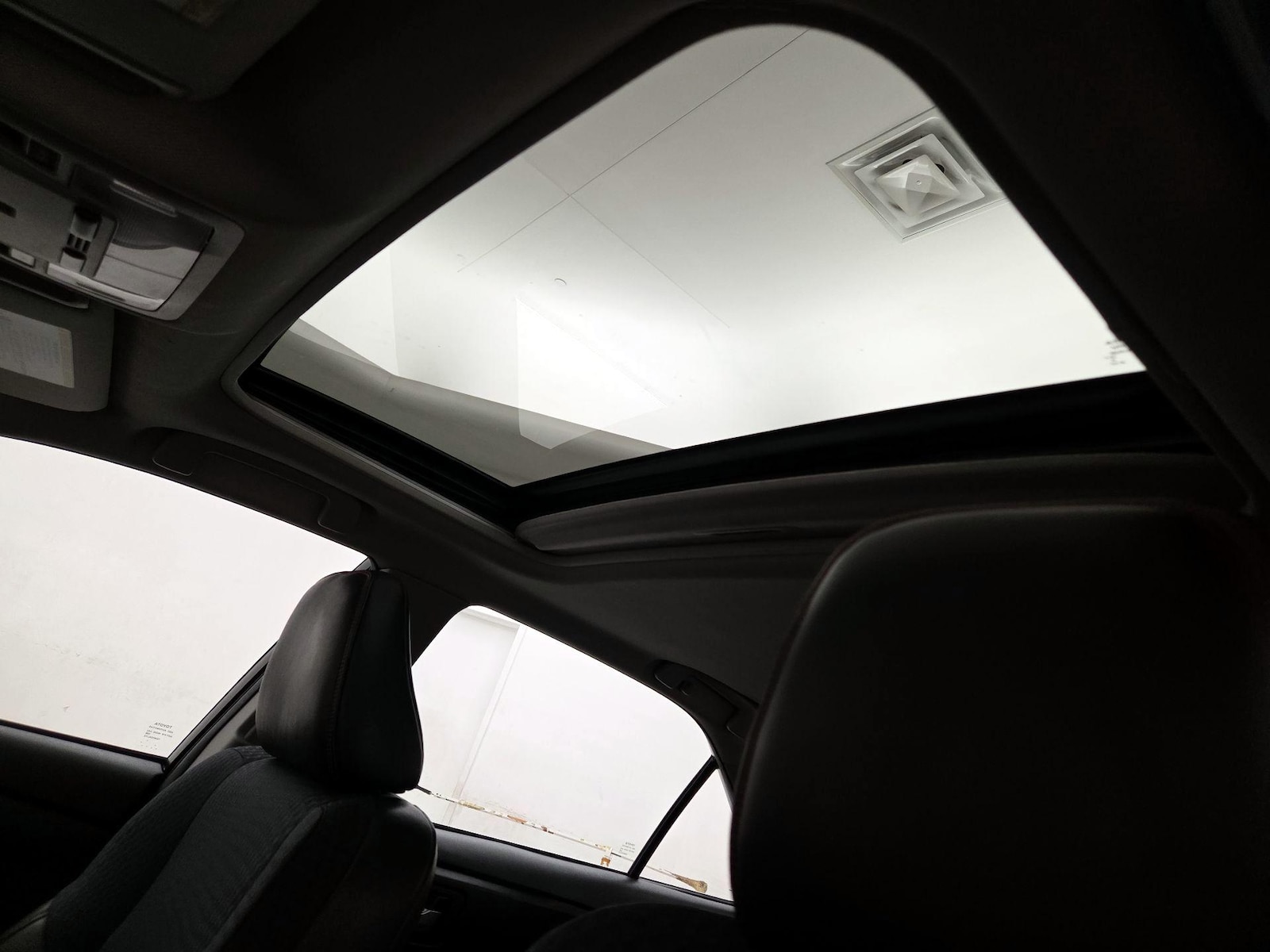 Sunroof(s) & Overhead Airbags