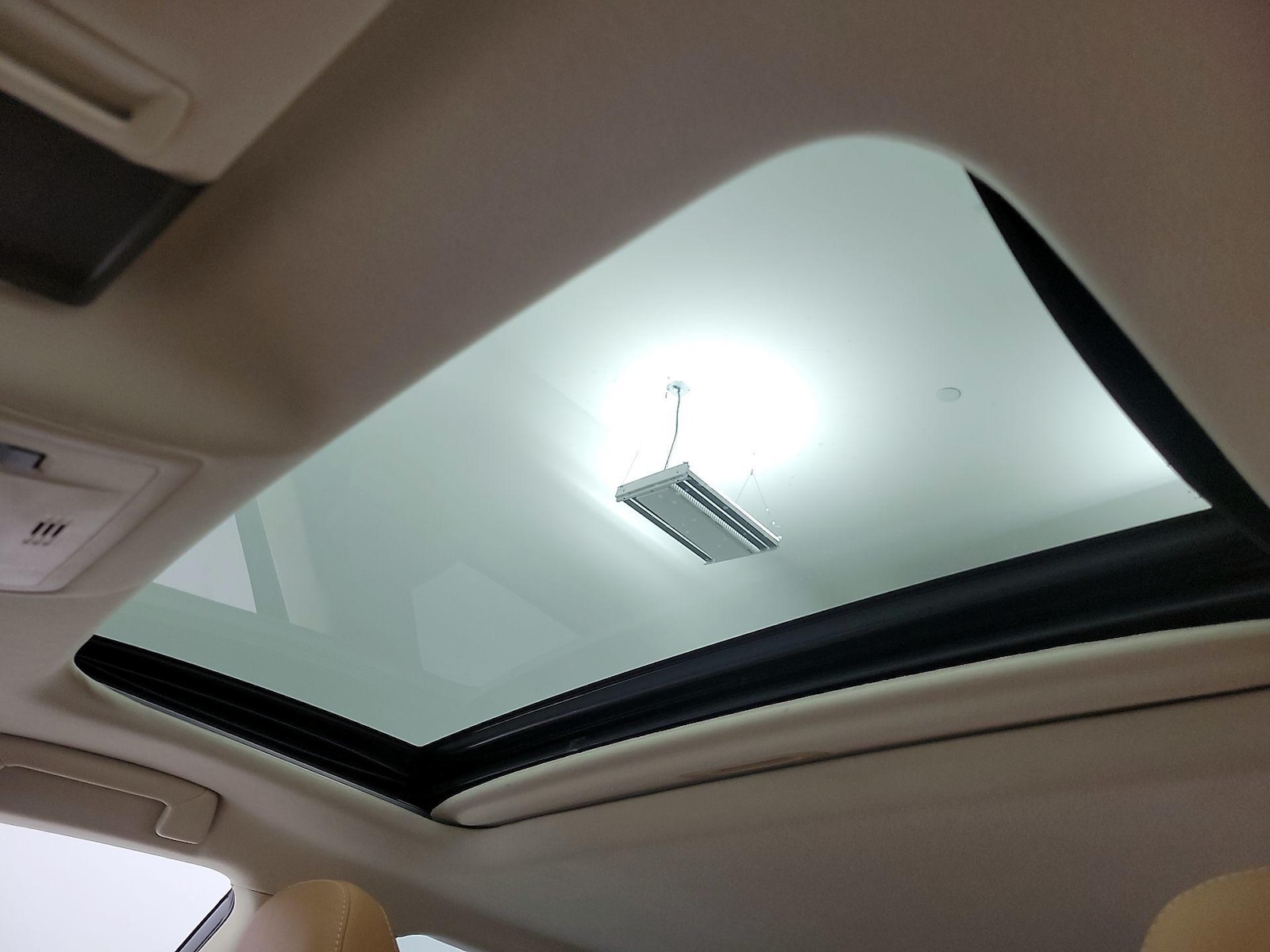 Sunroof(s) & Overhead Airbags