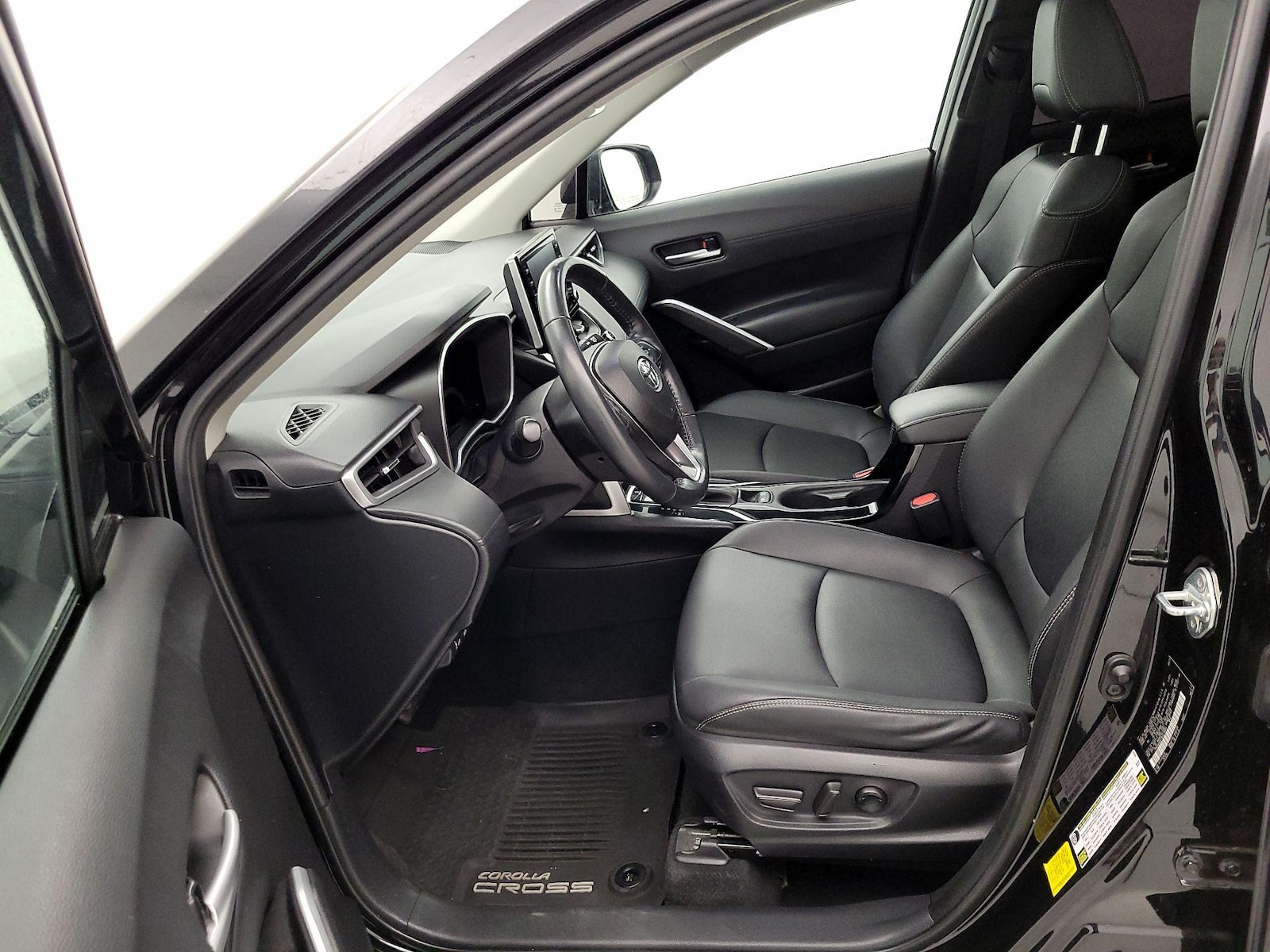 2022 Toyota Corolla Cross XLE - Photo 12