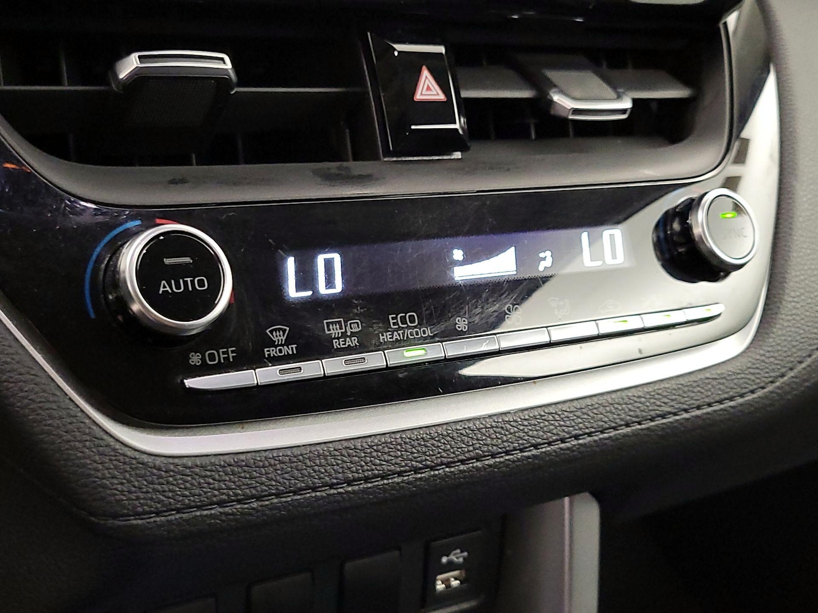 2022 Toyota Corolla Cross XLE - Photo 16