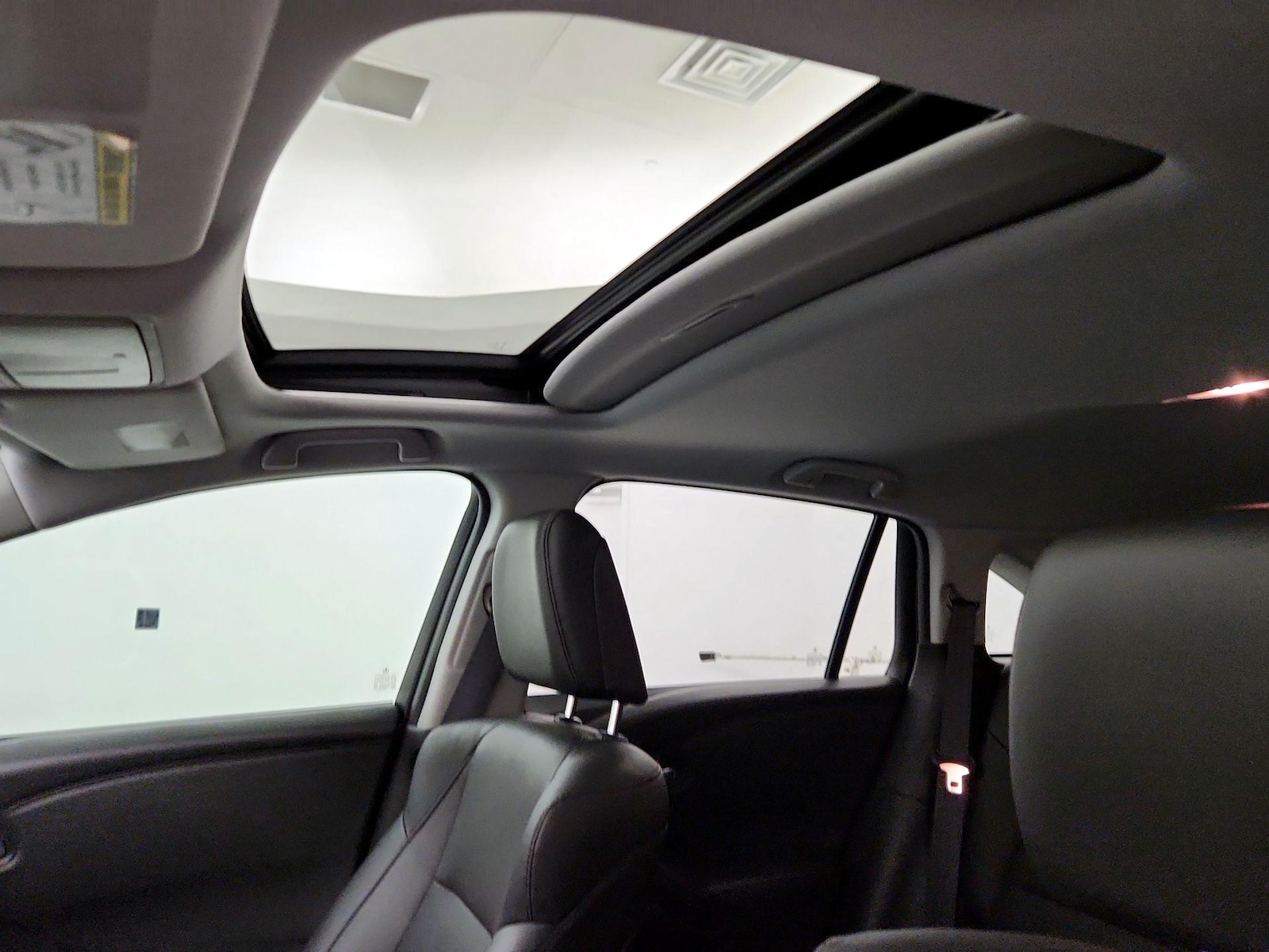 Sunroof(s) & Overhead Airbags