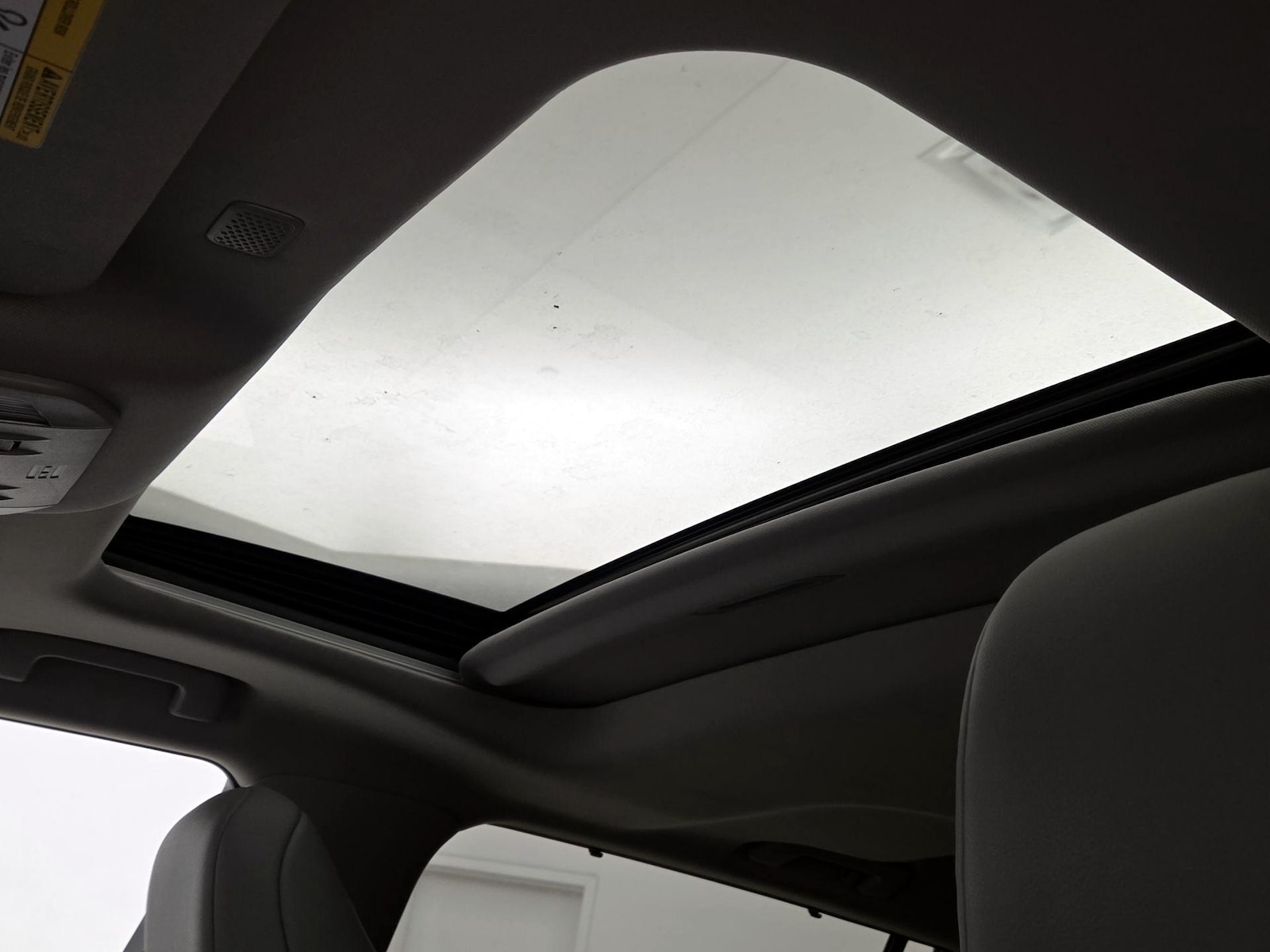 Sunroof(s) & Overhead Airbags