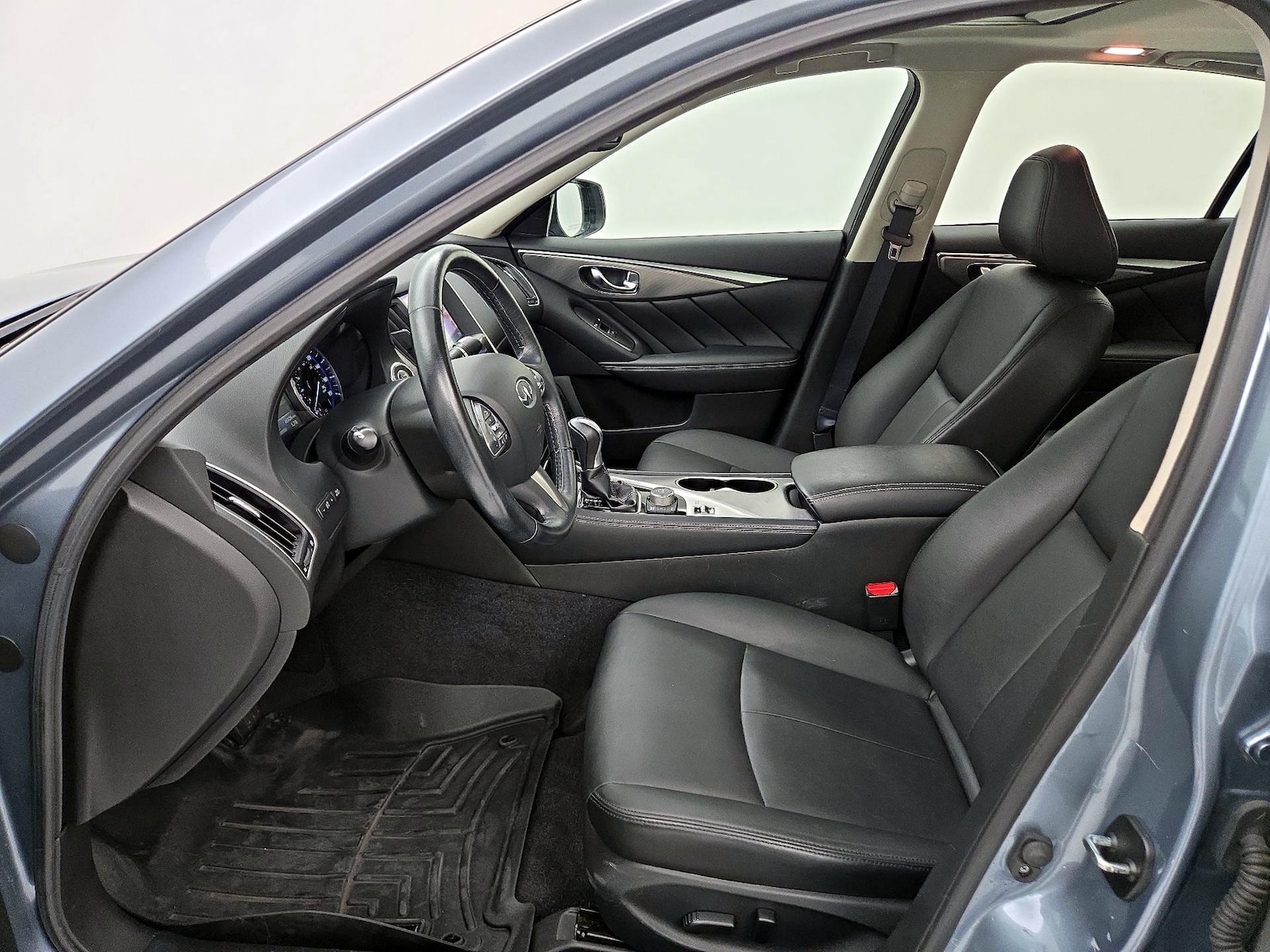 Power Seat(s) & Side Airbags