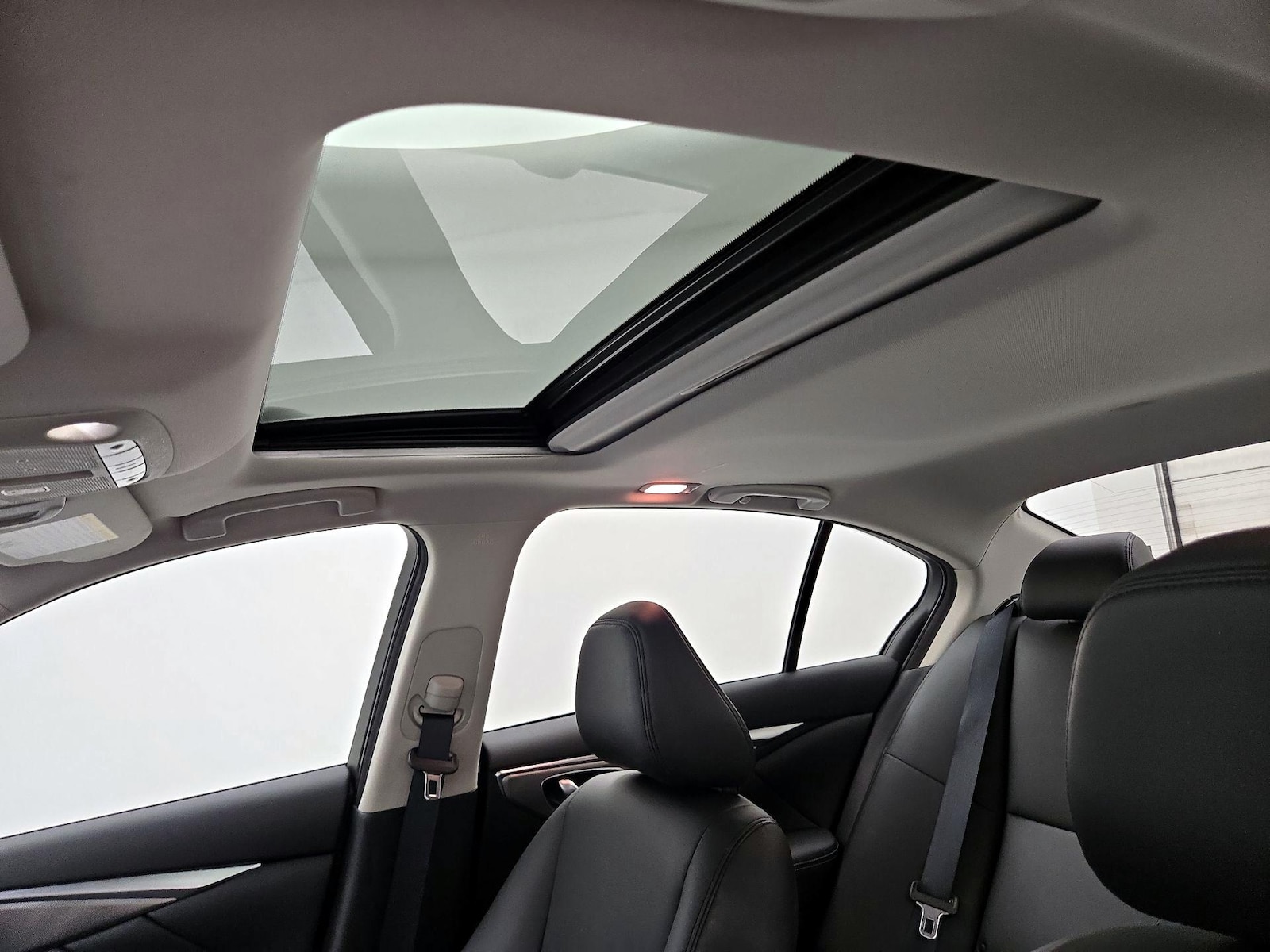 Sunroof(s) & Overhead Airbags
