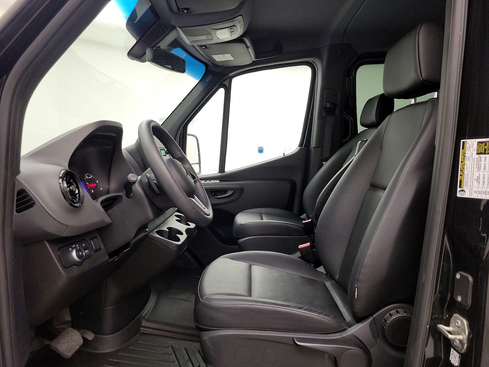 Side Airbags & Leatherette Seats