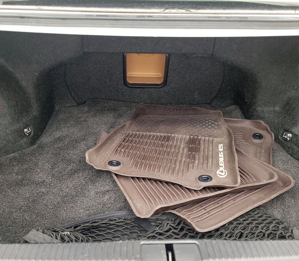 Trunk/Cargo (Seats Up)
