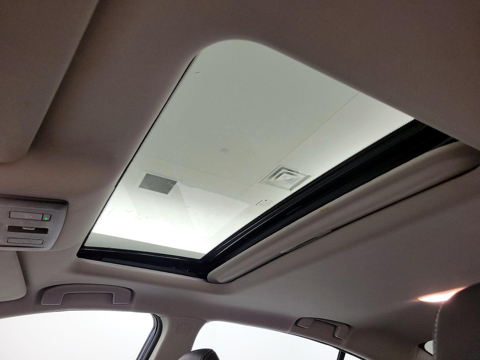Sunroof(s) & Overhead Airbags