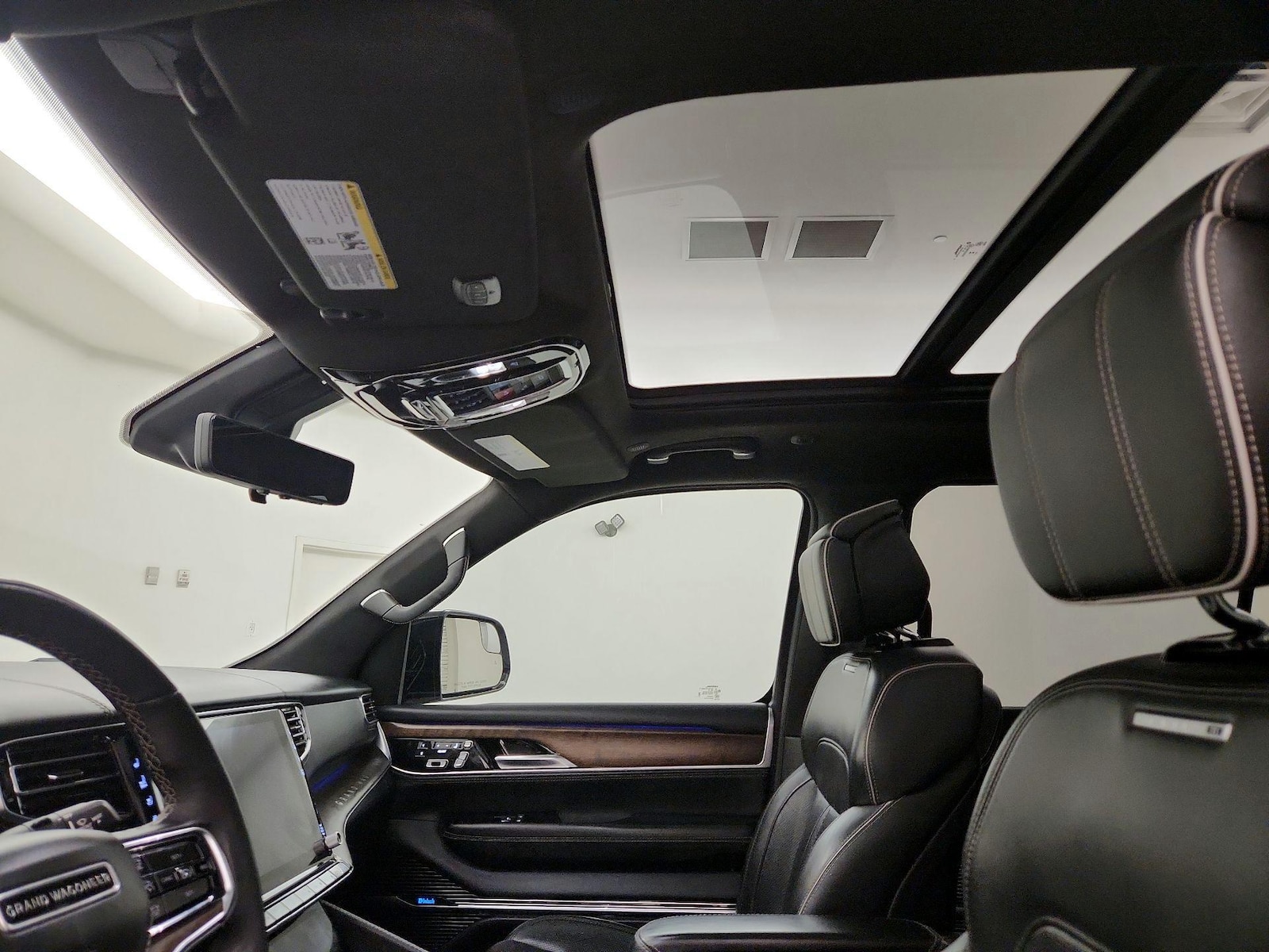 Panoramic Sunroof & Skylight(s)