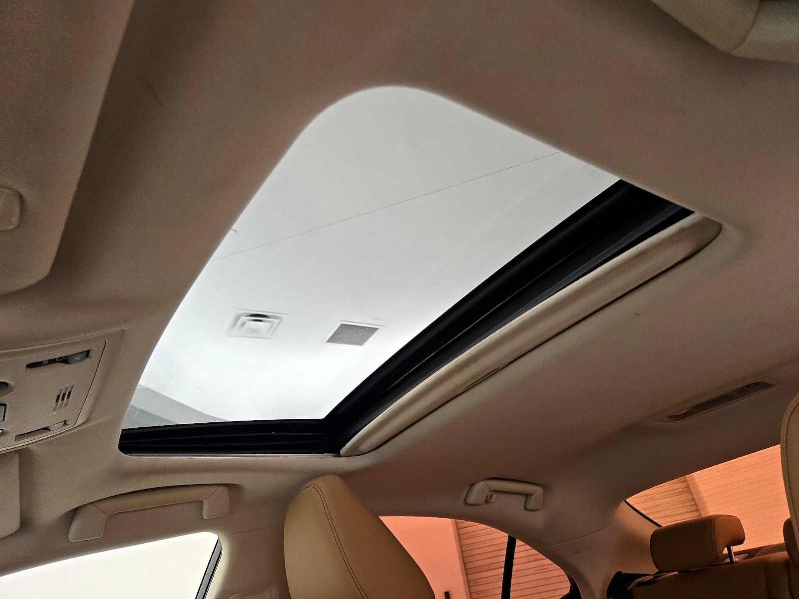 Sunroof(s) & Overhead Airbags
