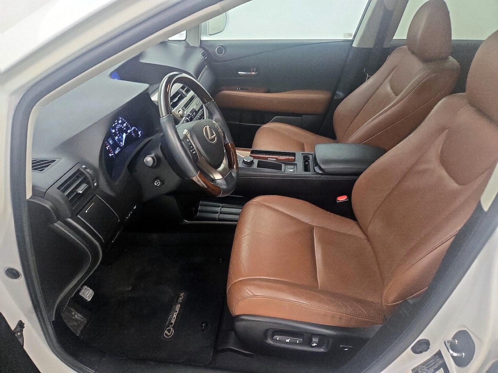 Power Seat(s) & Leather Seats