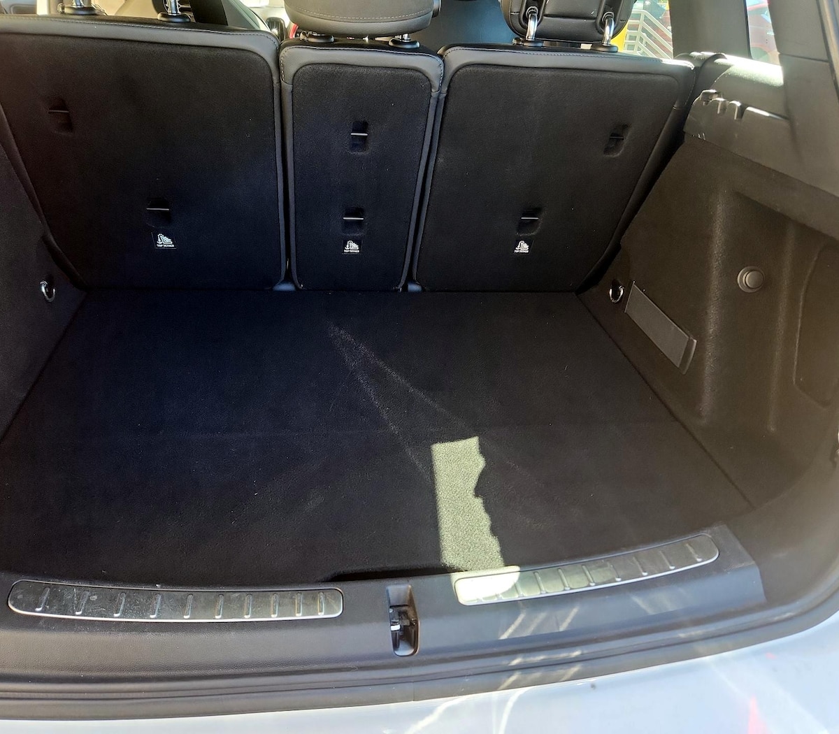 Trunk/Cargo (Seats Up)