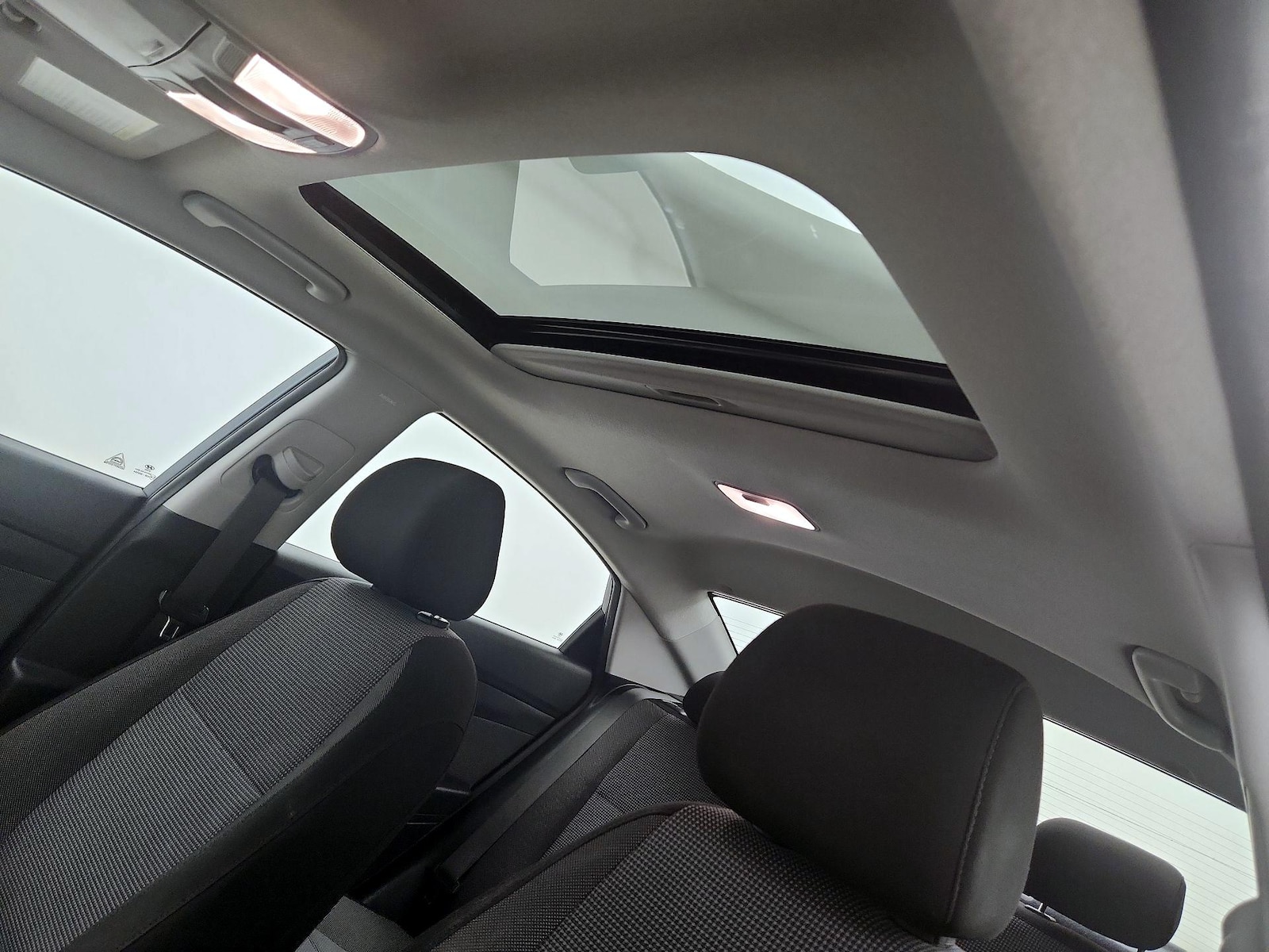 Sunroof(s) & Overhead Airbags