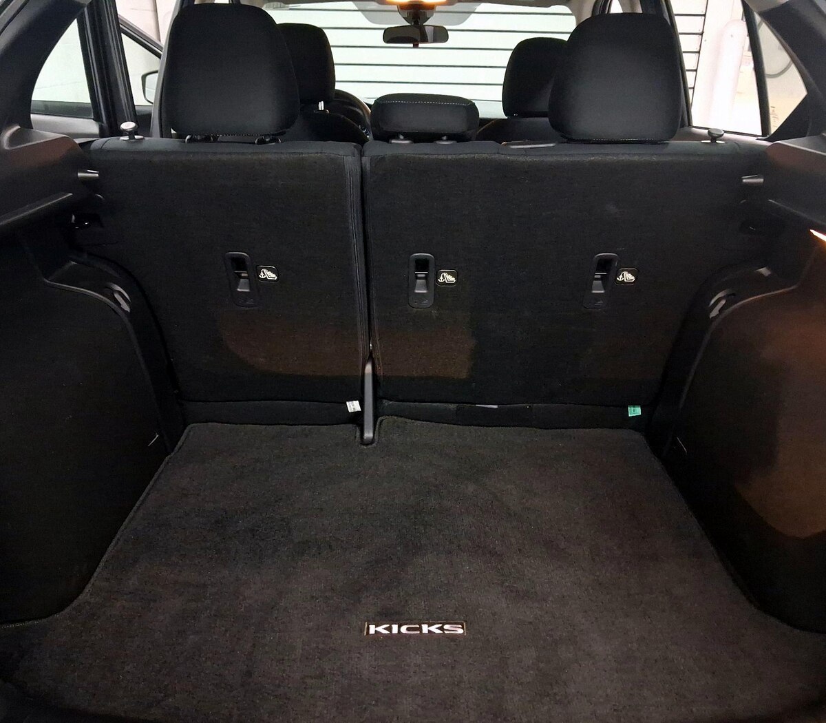Trunk/Cargo (Seats Up)