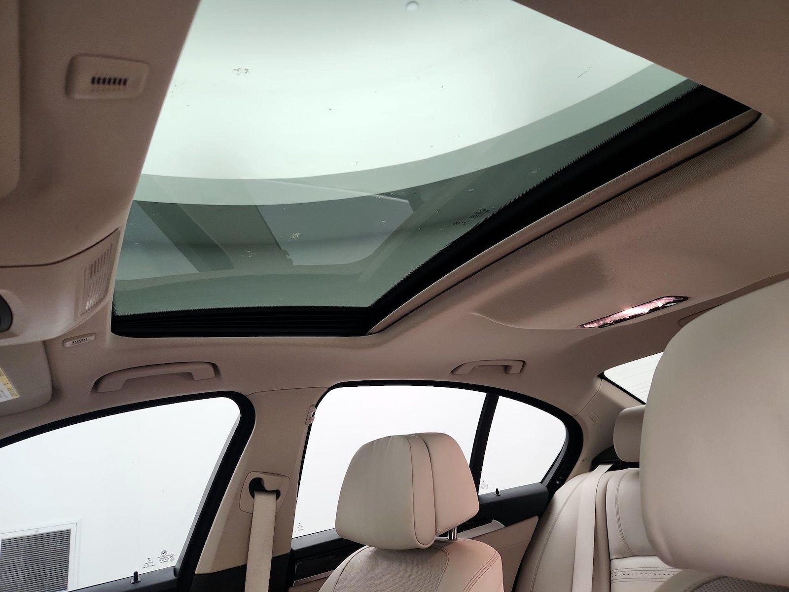 Sunroof(s) & Overhead Airbags