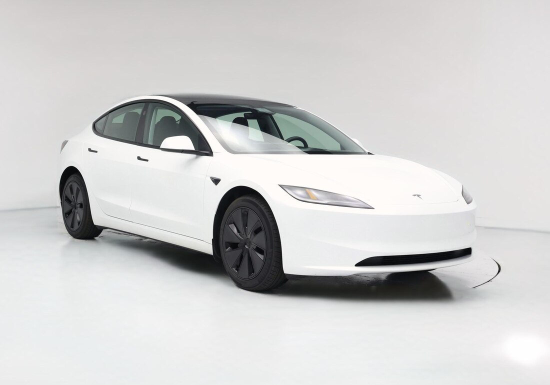 2025 Tesla Model 3 Long Range Rear-Wheel Drive in White — CarMax photo