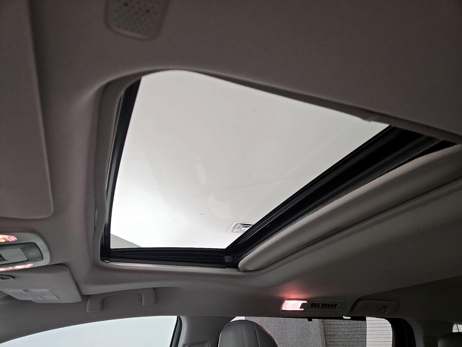 Sunroof(s) & Overhead Airbags