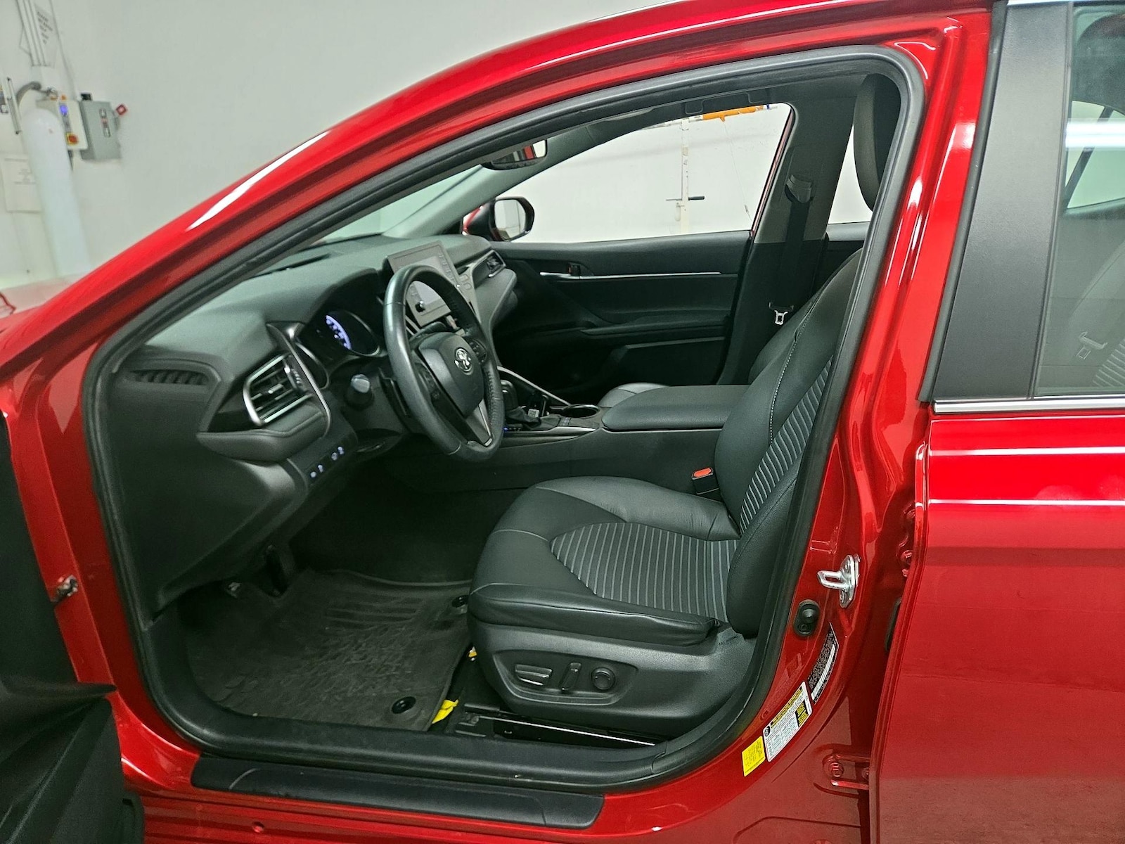 Power Seat(s) & Side Airbags