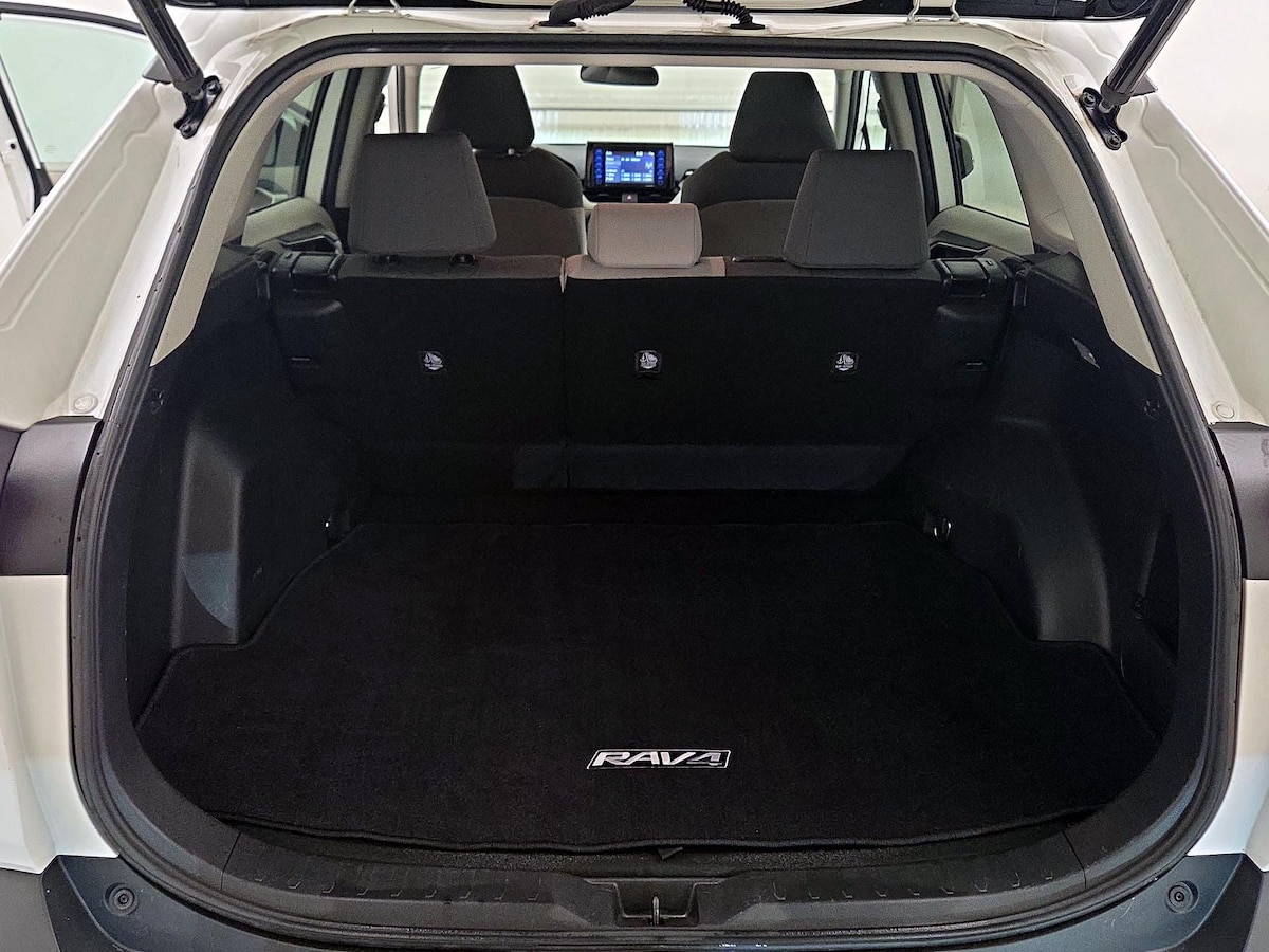 Trunk/Cargo (Seats Up)