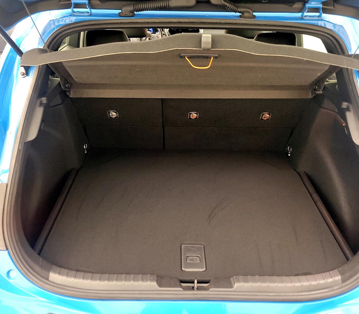 Trunk/Cargo (Seats Up)