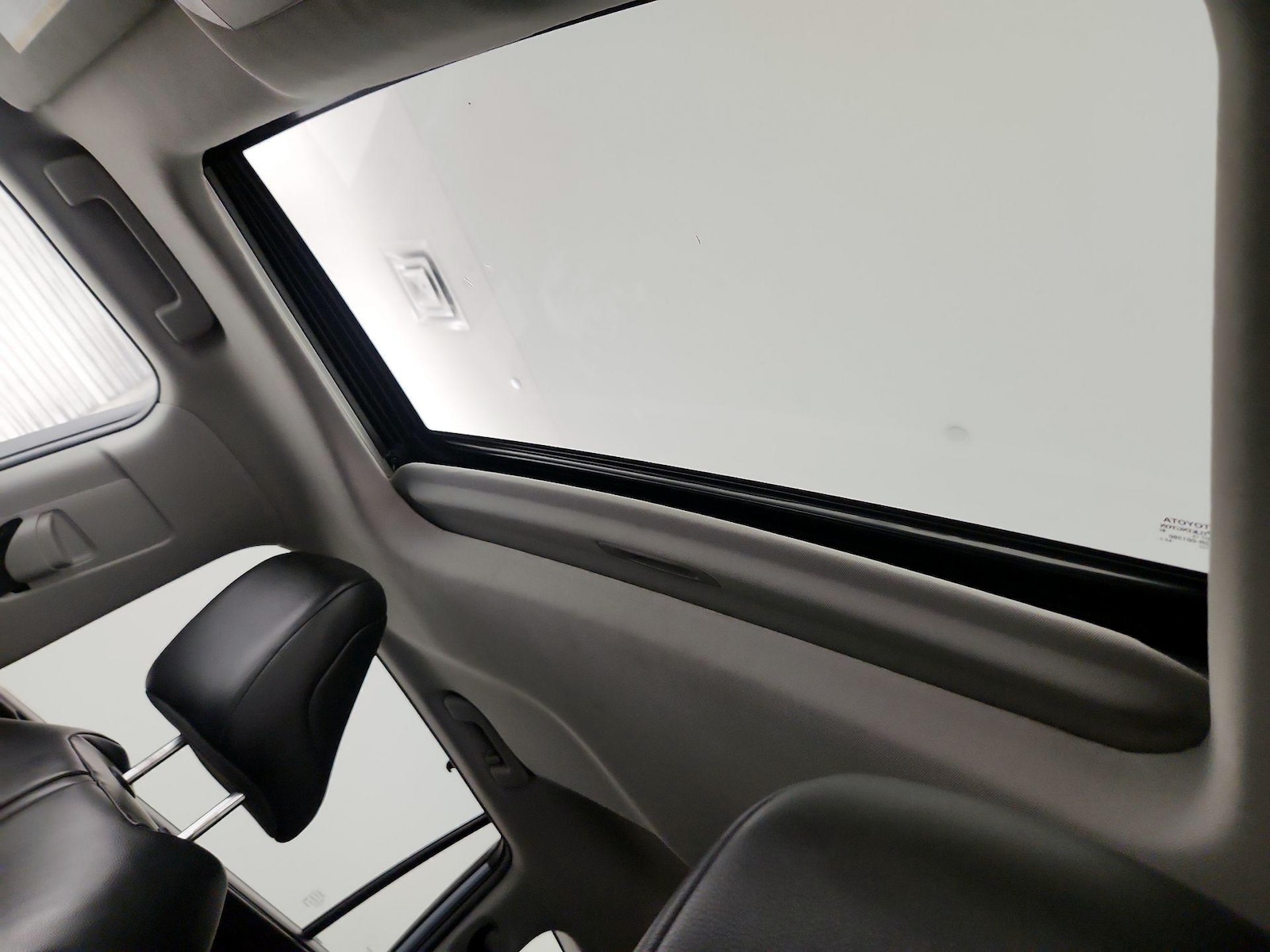 Sunroof(s) & Overhead Airbags