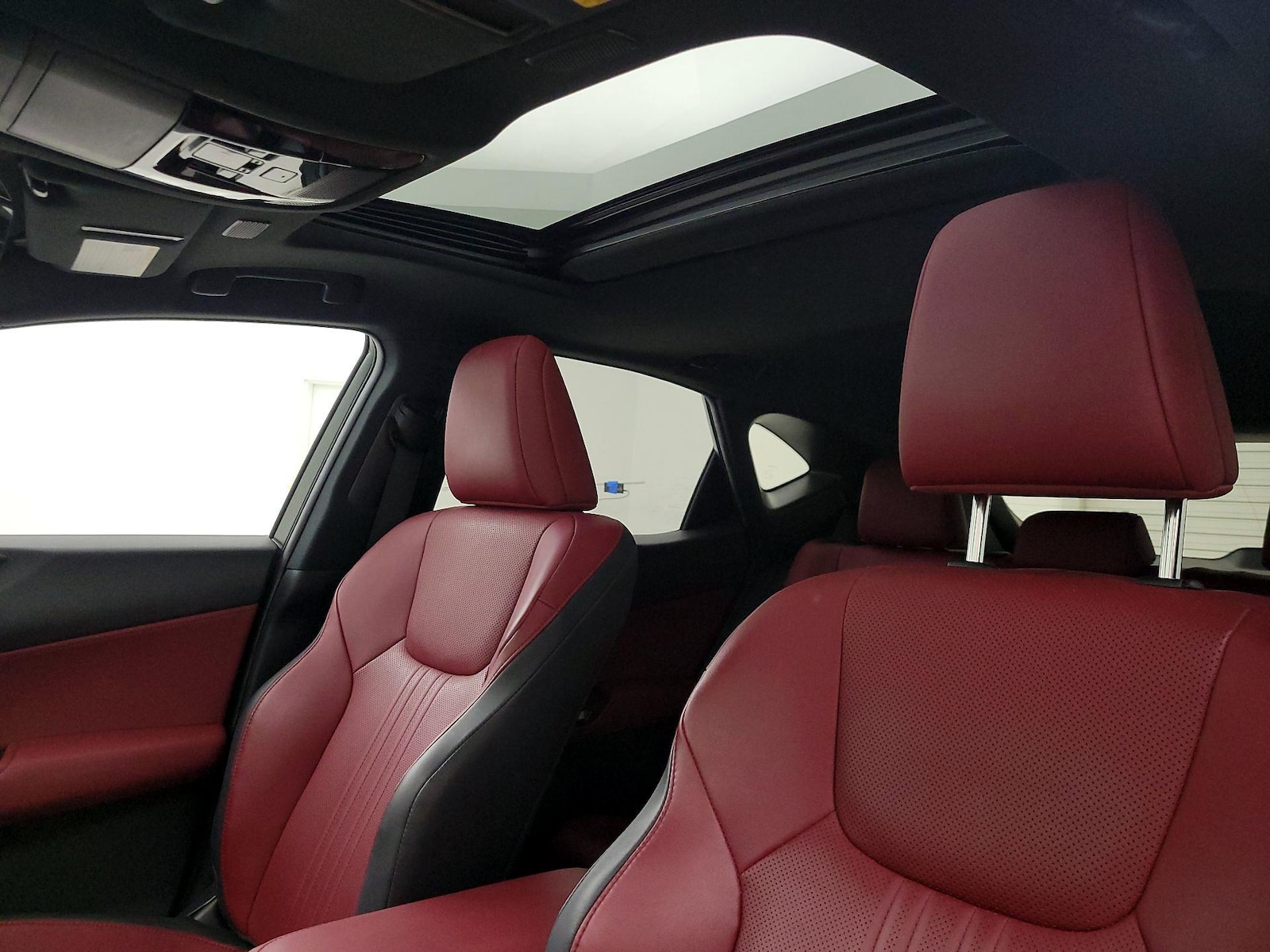 Sunroof(s) & Overhead Airbags