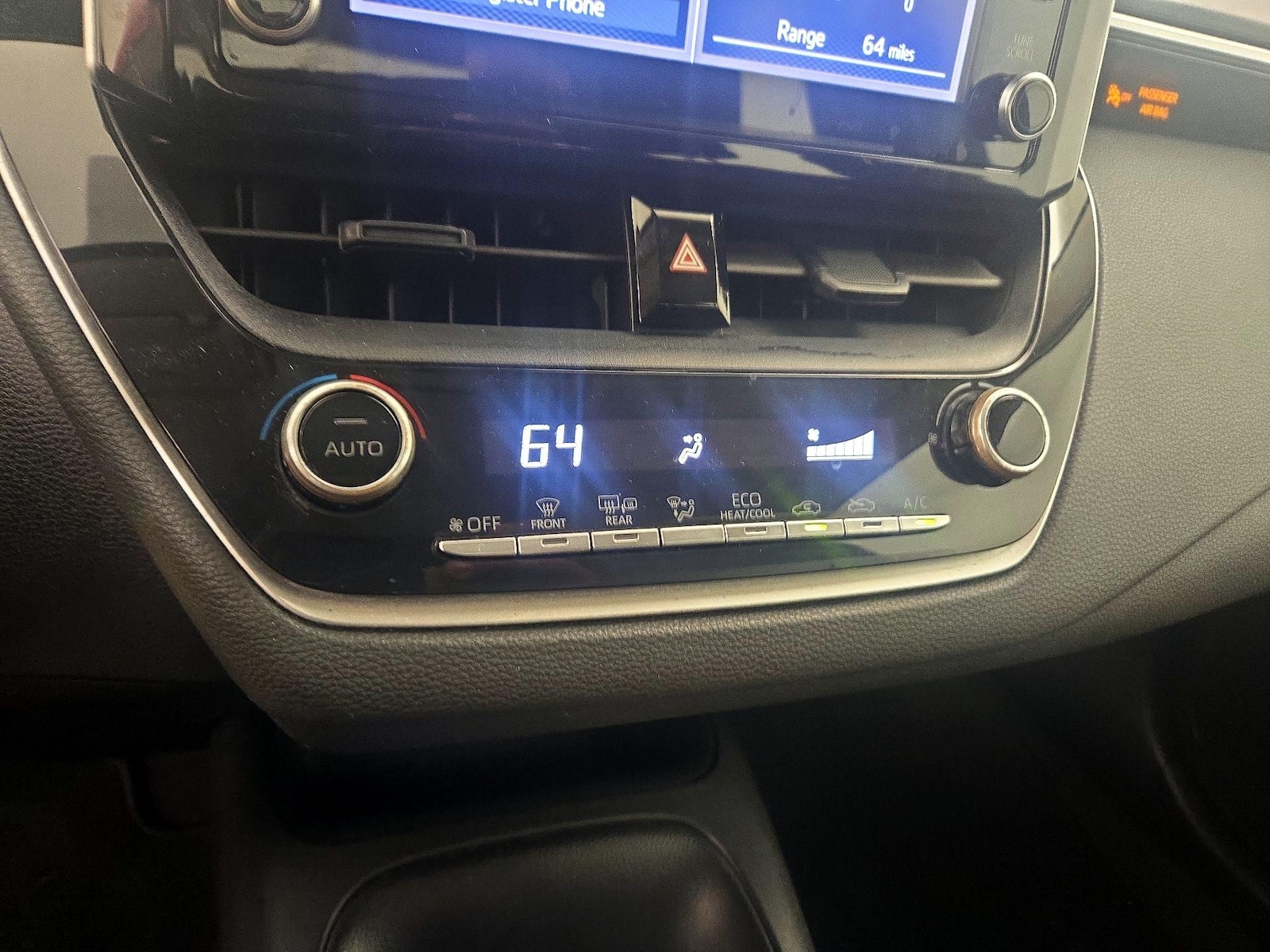 2020 Toyota Corolla LE - Photo 17