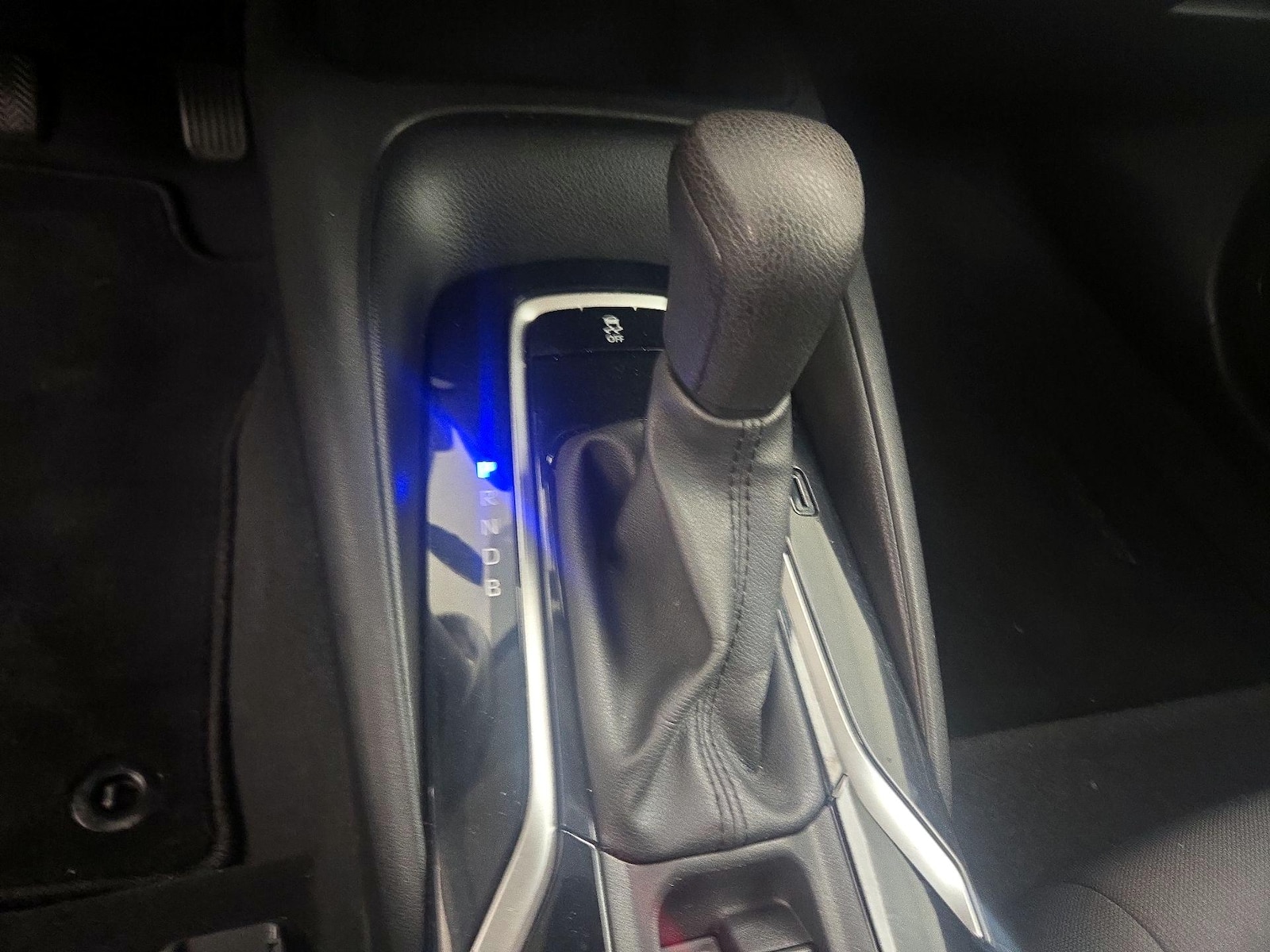 2020 Toyota Corolla LE - Photo 18