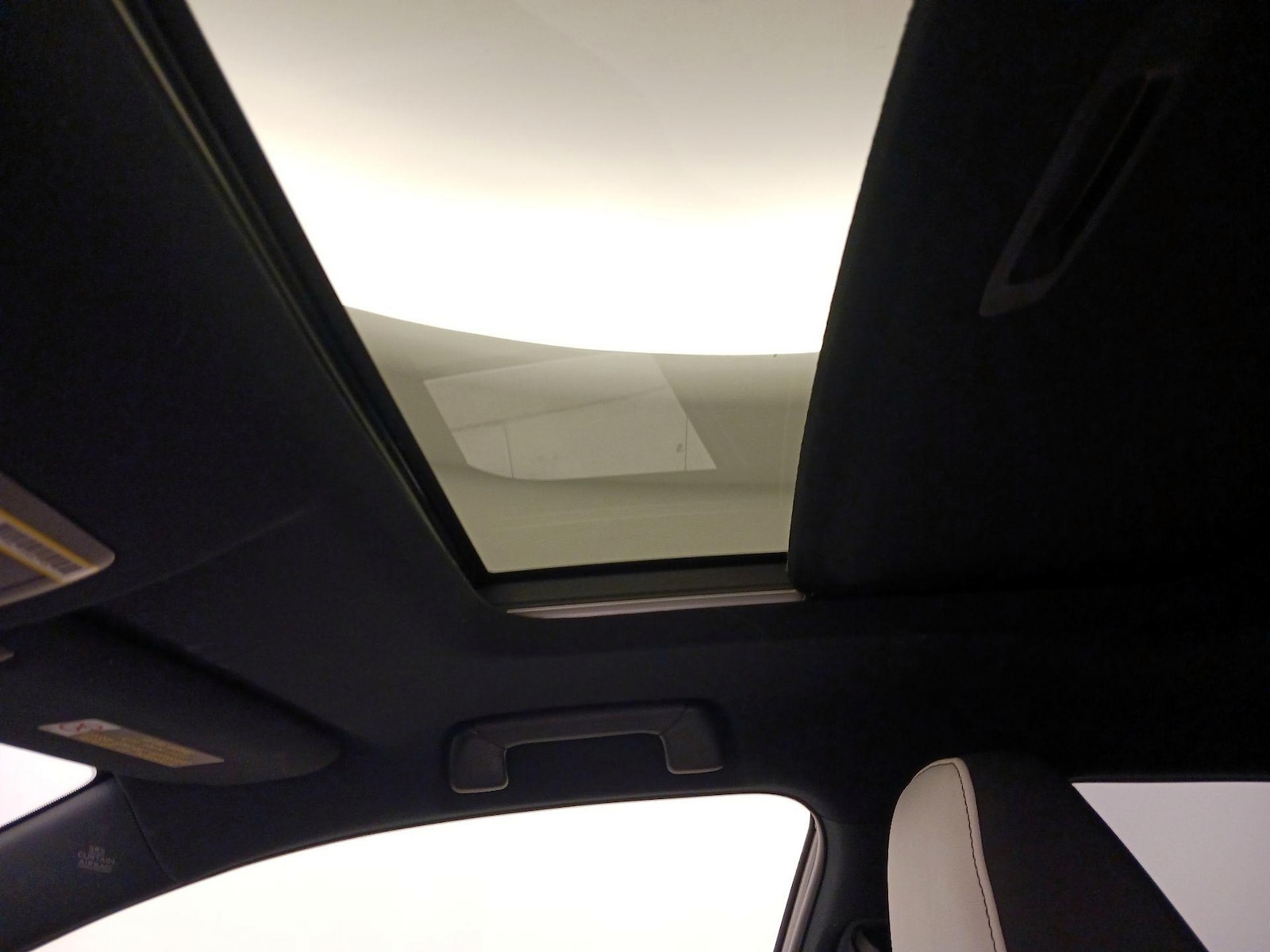 Sunroof(s) & Overhead Airbags