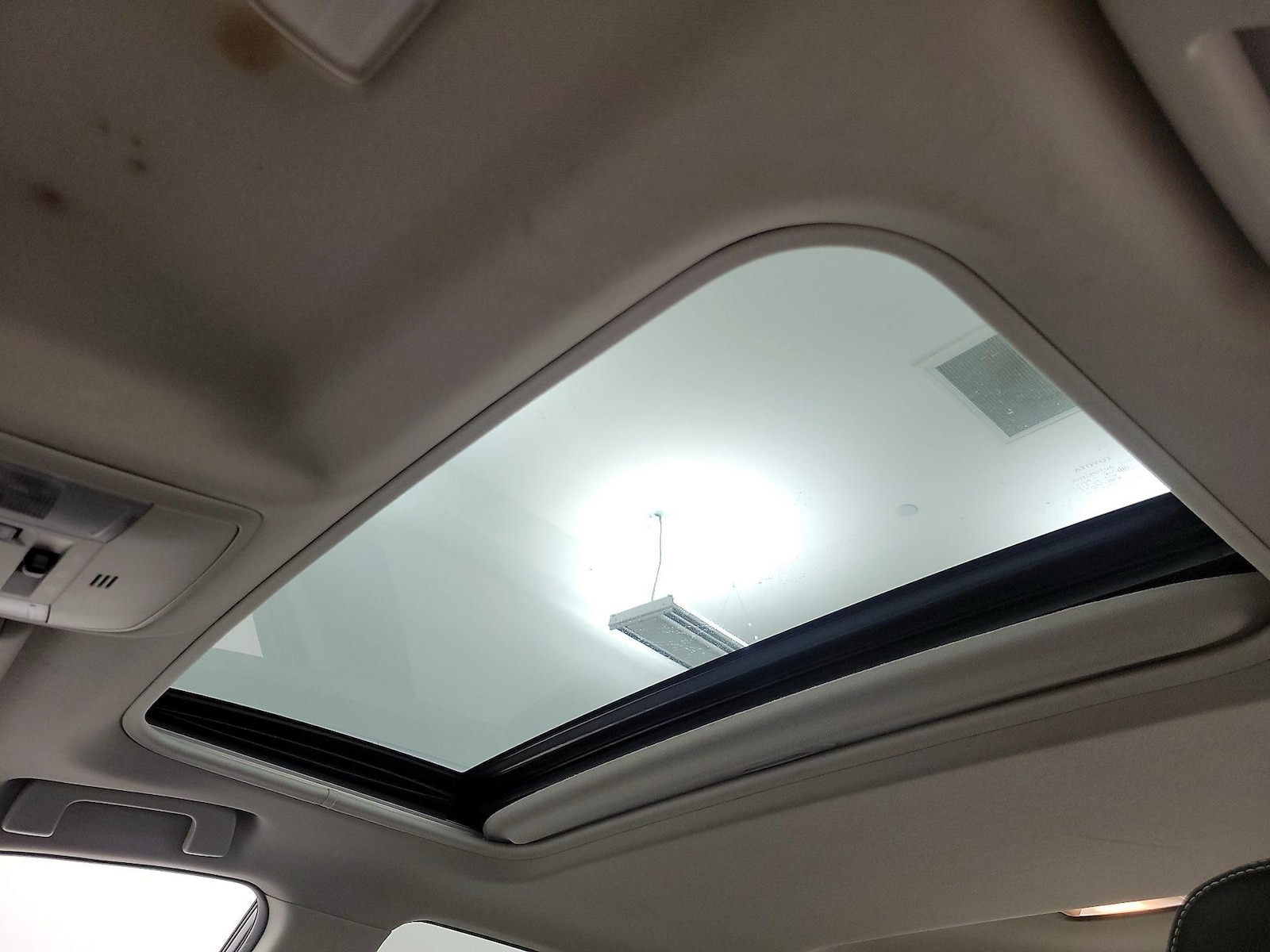 Sunroof(s) & Overhead Airbags