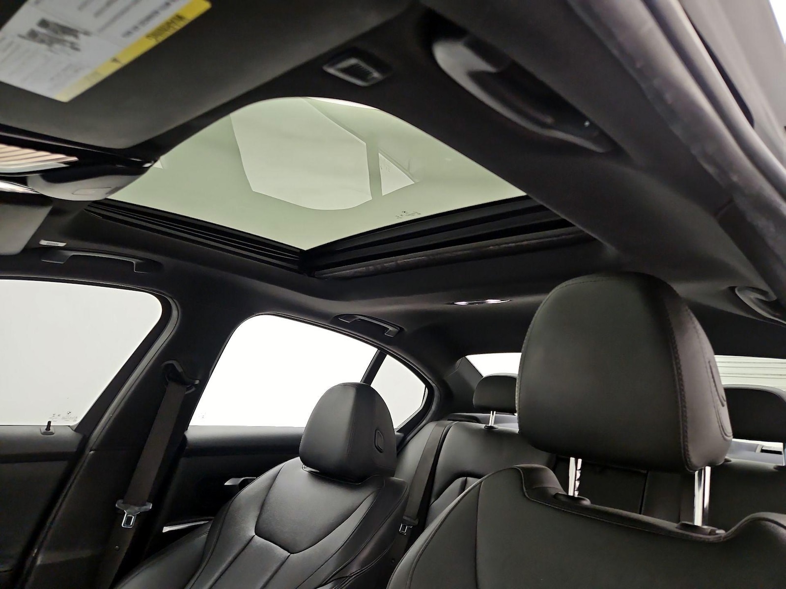 Sunroof(s) & Overhead Airbags