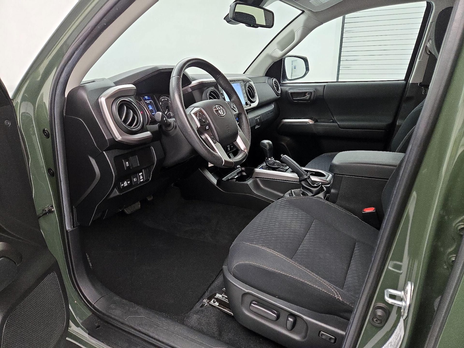 Power Seat(s) & Side Airbags