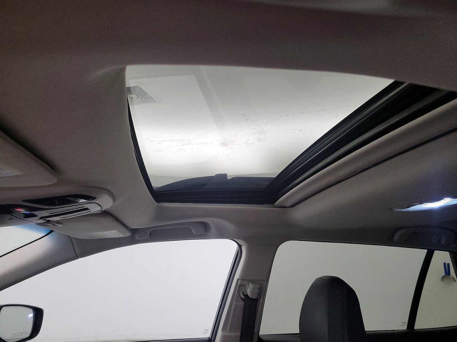 Sunroof(s) & Overhead Airbags