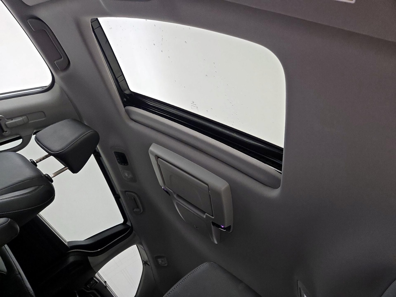 Sunroof(s) & Overhead Airbags