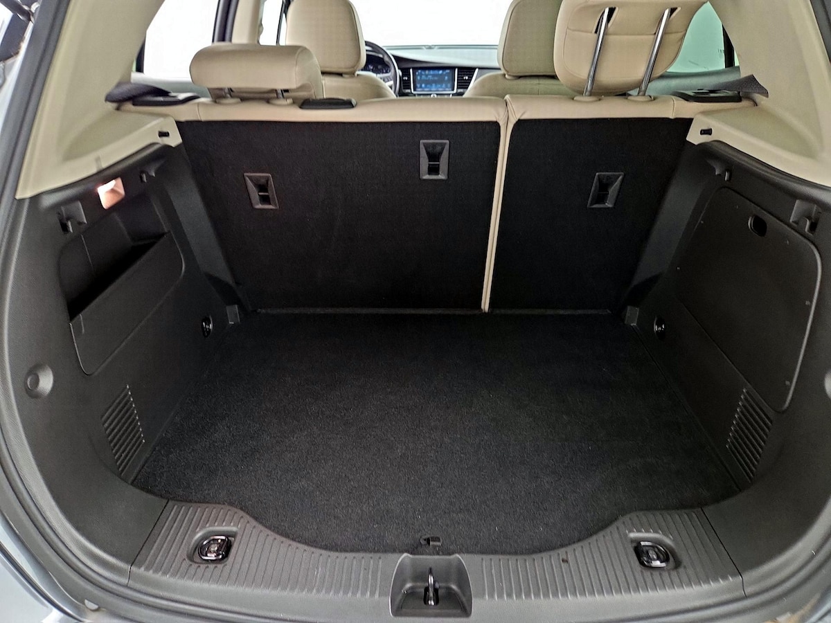 Trunk/Cargo (Seats Up)