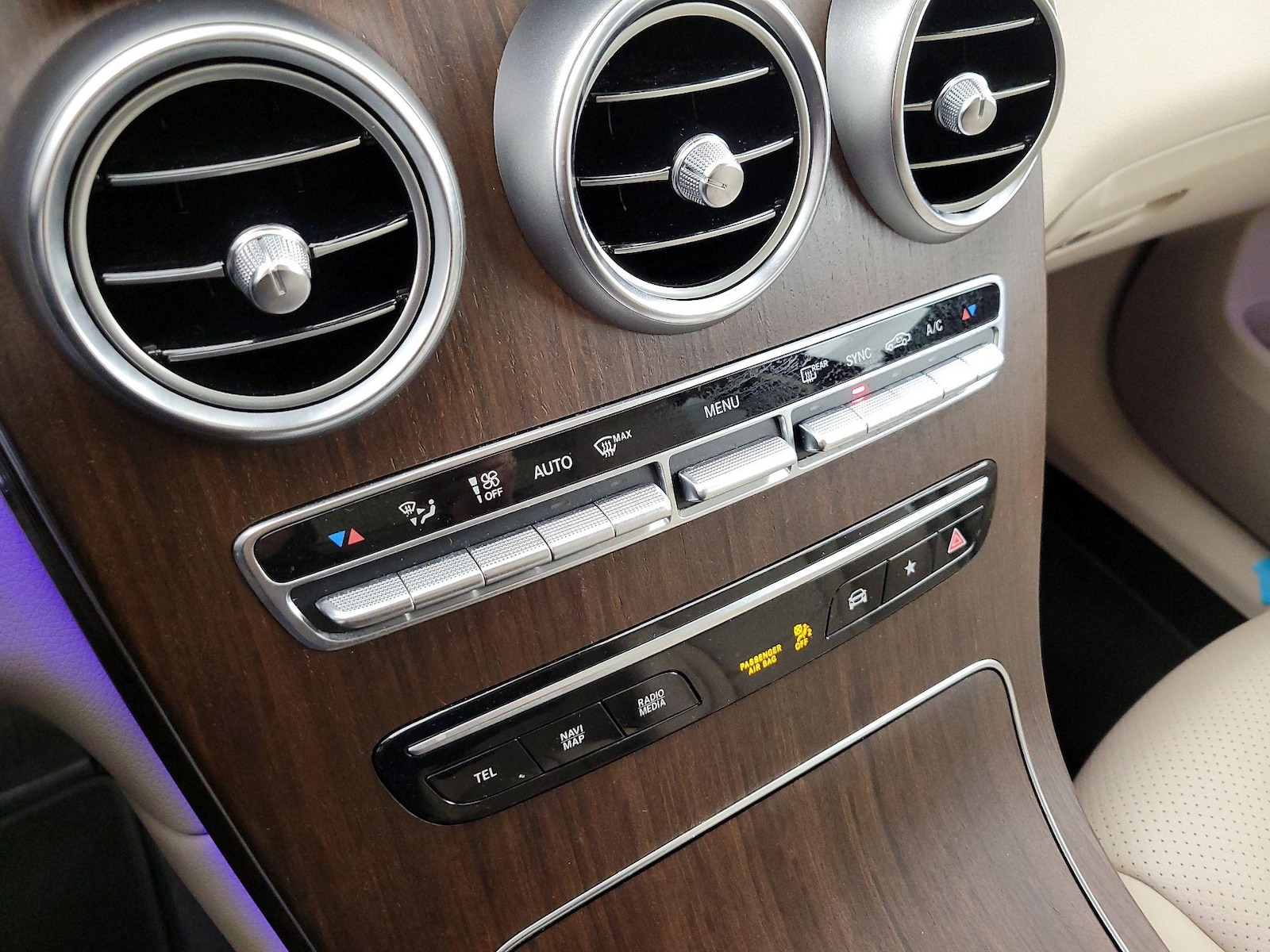 2021 Mercedes-Benz GLC GLC300 - Photo 17