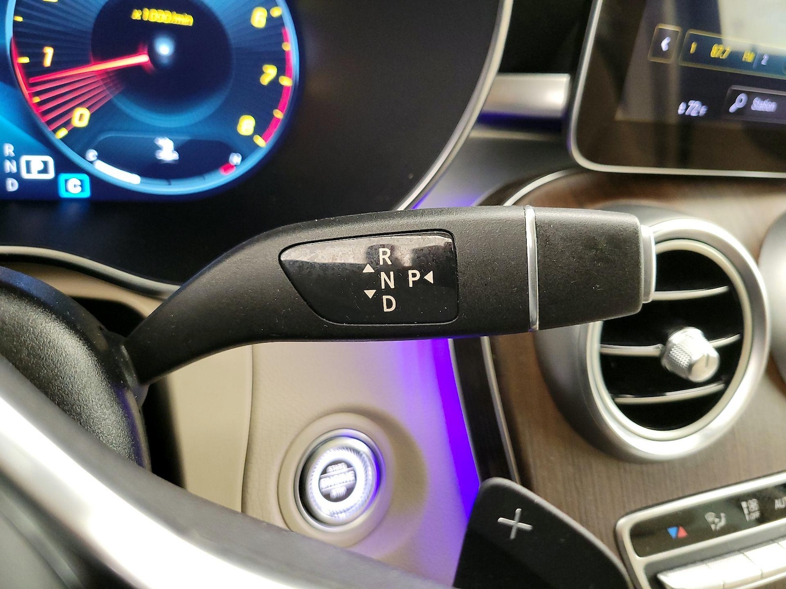 2021 Mercedes-Benz GLC GLC300 - Photo 18