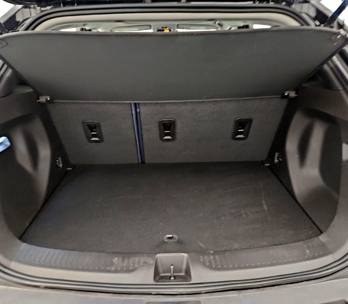 Trunk/Cargo (Seats Up)