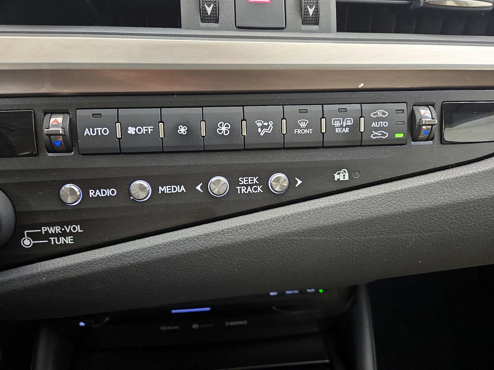 2019 Lexus ES 350 - Photo 17